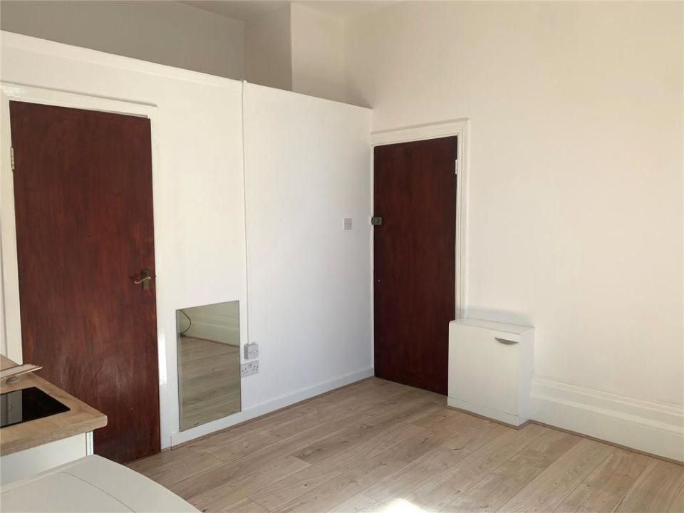 Flat 10, 161 J, Hither Green Lane, Lewisham, London, SE13 6QF