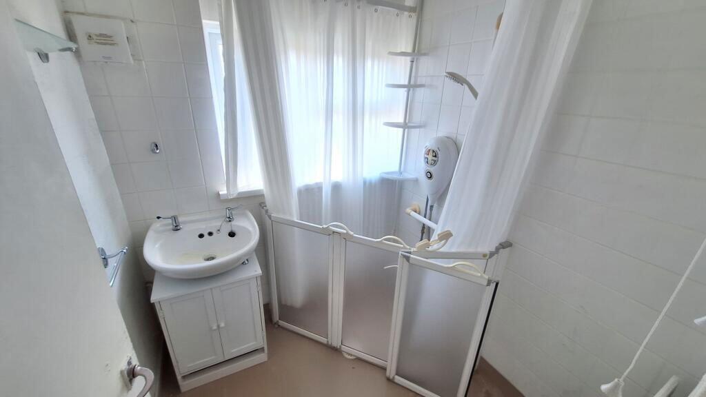 117 Kitwood Avenue, Dordon, Tamworth, Warwickshire, B78 1PF, Tamworth, B78 1PF