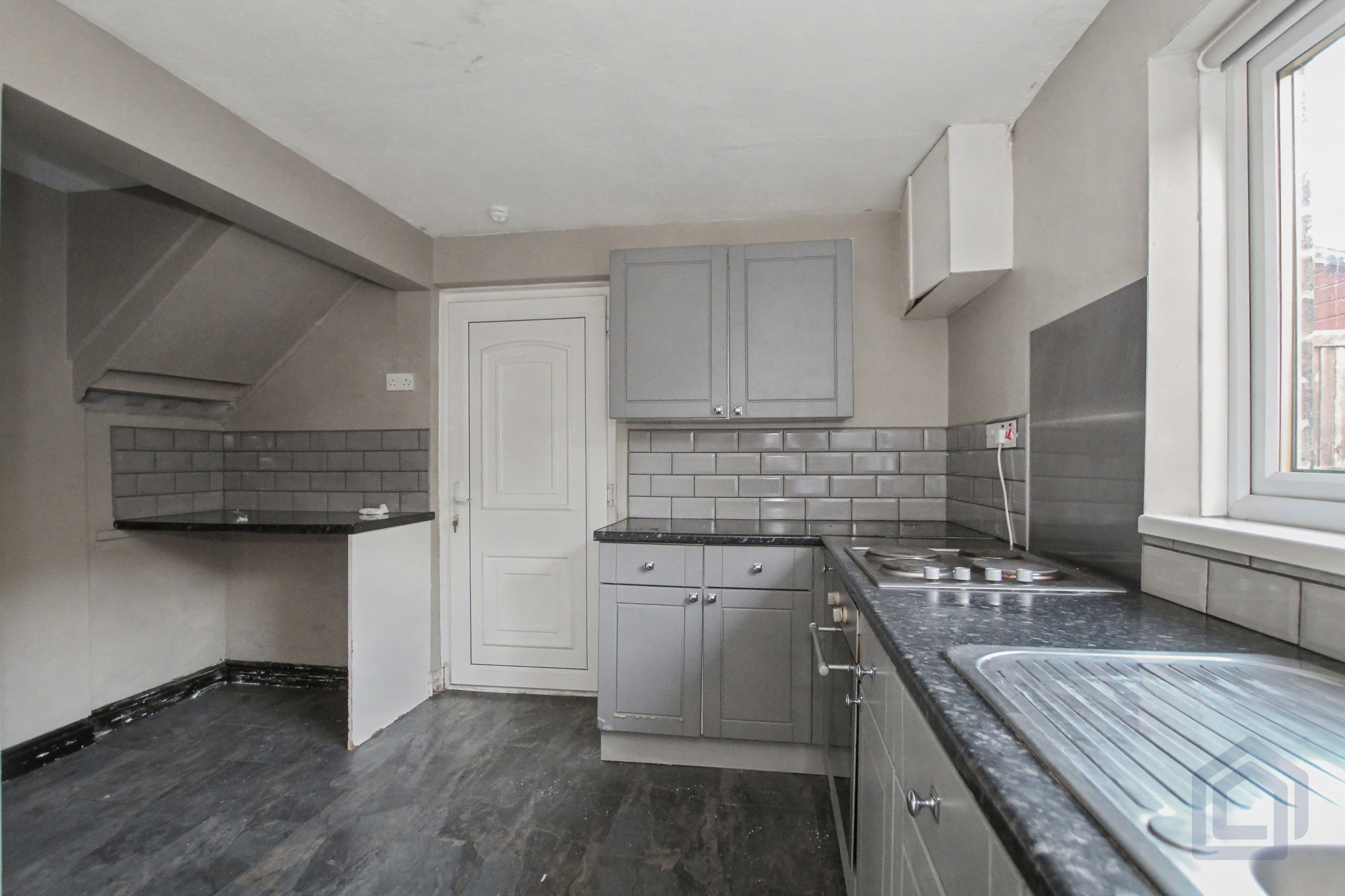 8 Essex Drive
Kidsgrove, Stoke-on-Trent, ST7 1HE