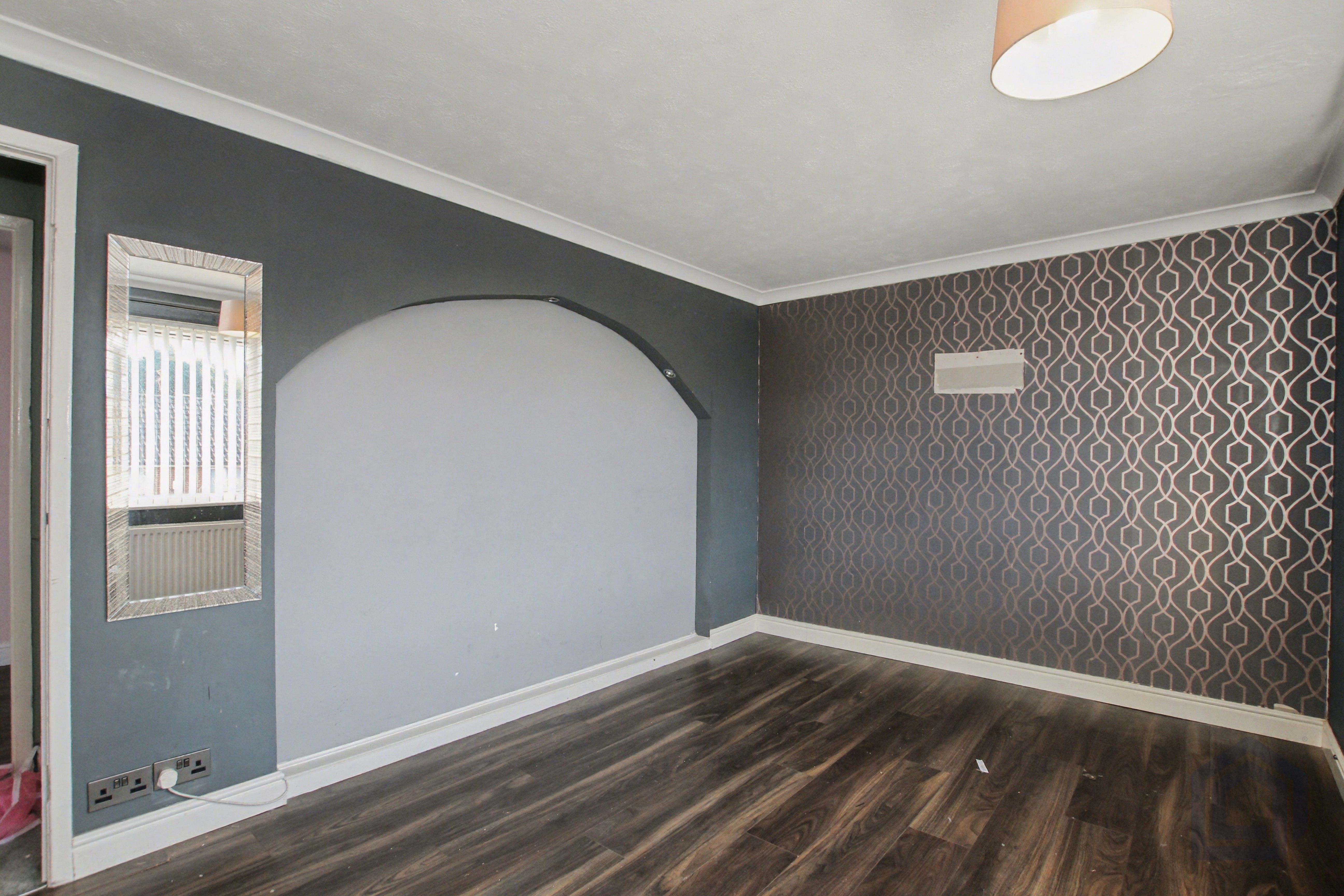 8 Essex Drive
Kidsgrove, Stoke-on-Trent, ST7 1HE