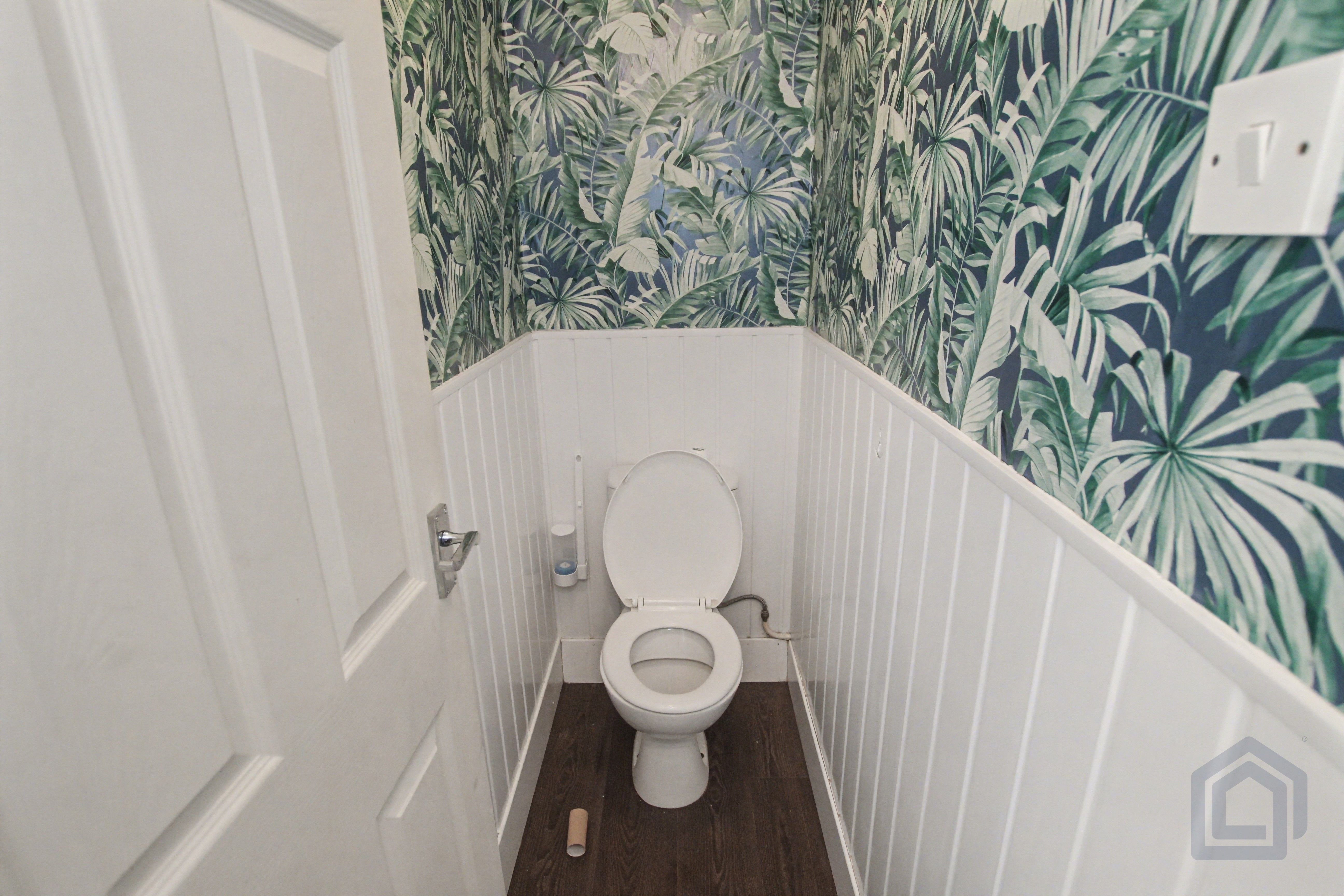 8 Essex Drive
Kidsgrove, Stoke-on-Trent, ST7 1HE