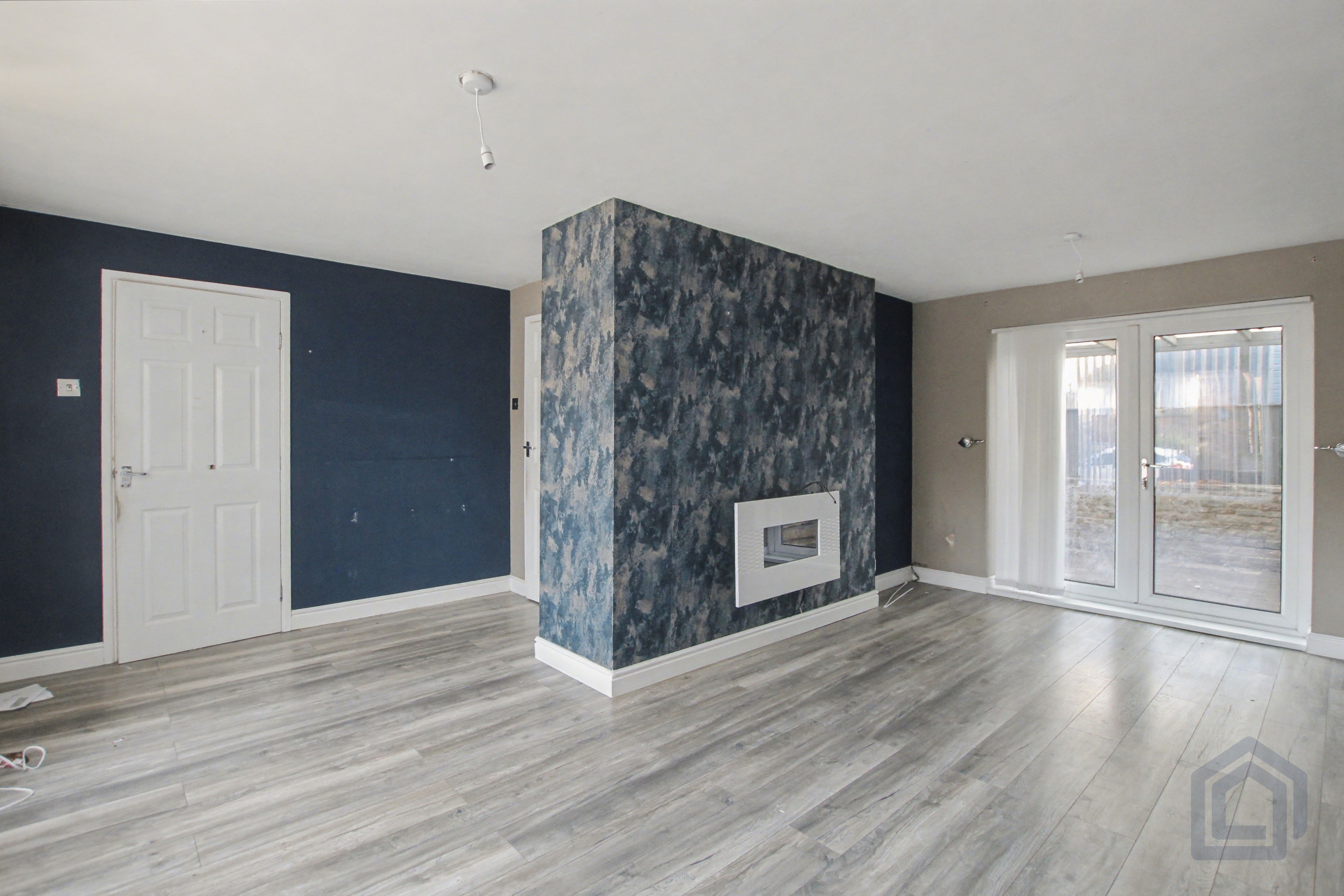 8 Essex Drive
Kidsgrove, Stoke-on-Trent, ST7 1HE