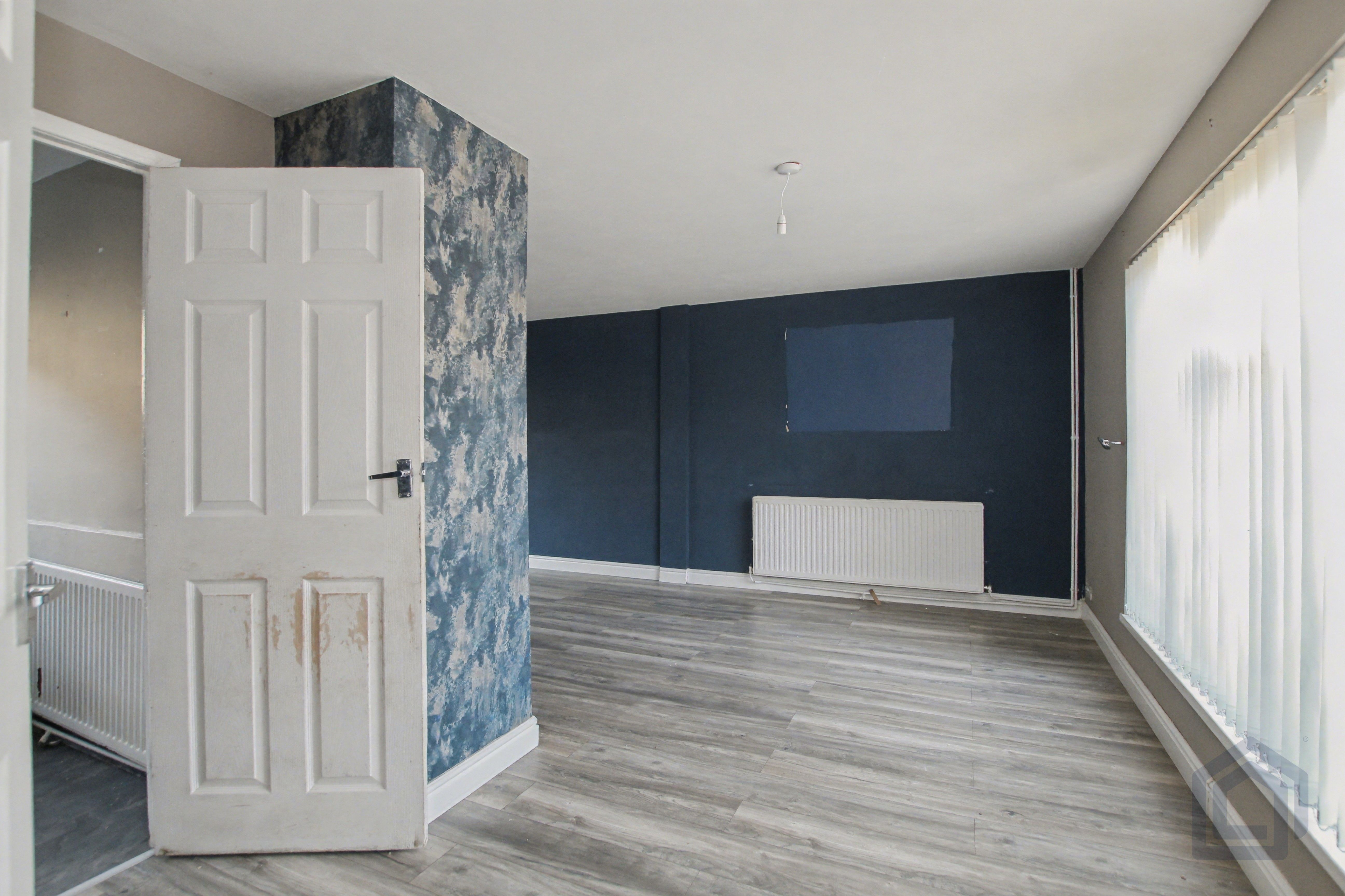8 Essex Drive
Kidsgrove, Stoke-on-Trent, ST7 1HE