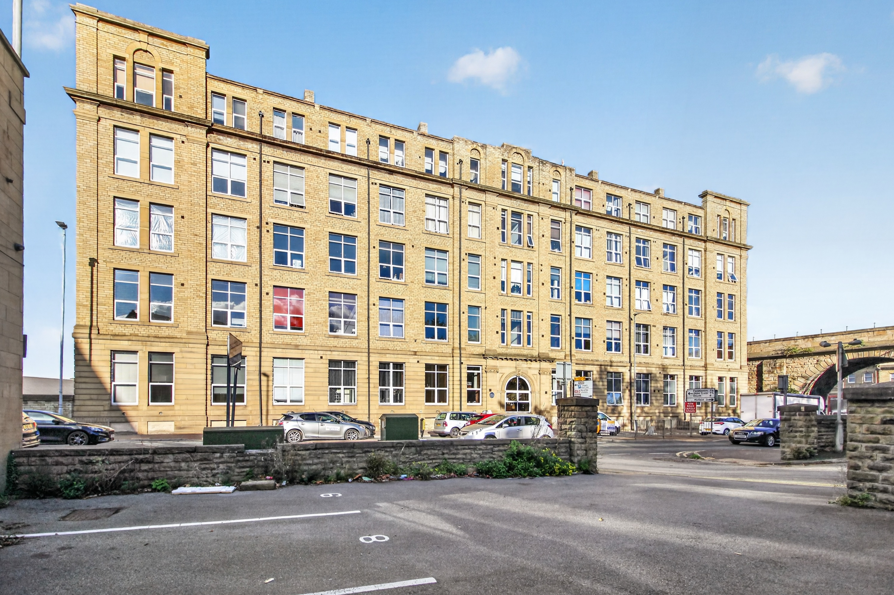 1 Bradford Rd, Dewsbury WF13 2DS
