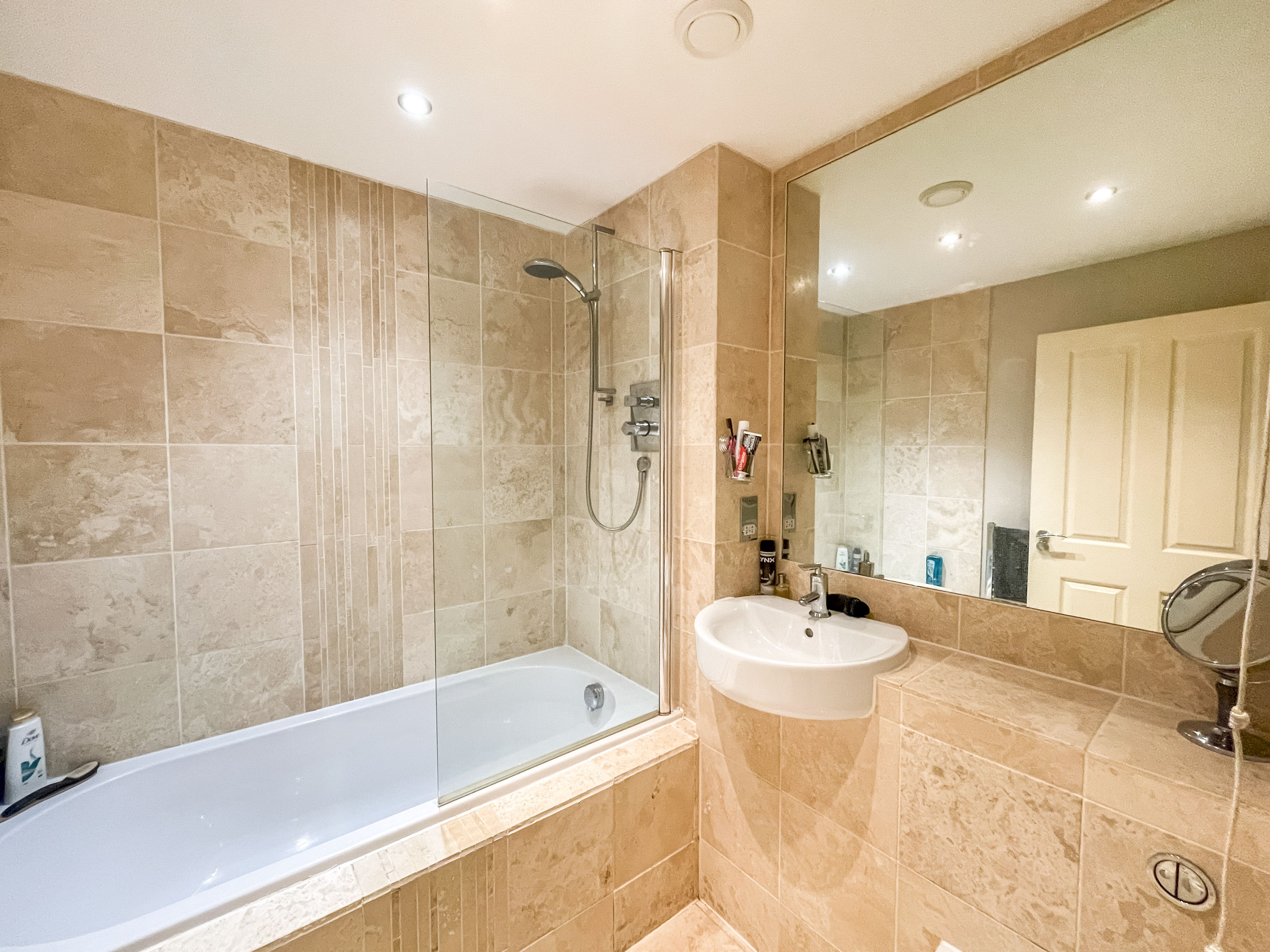 3 Bedroom Flat / Apartment in EGERTON ROAD