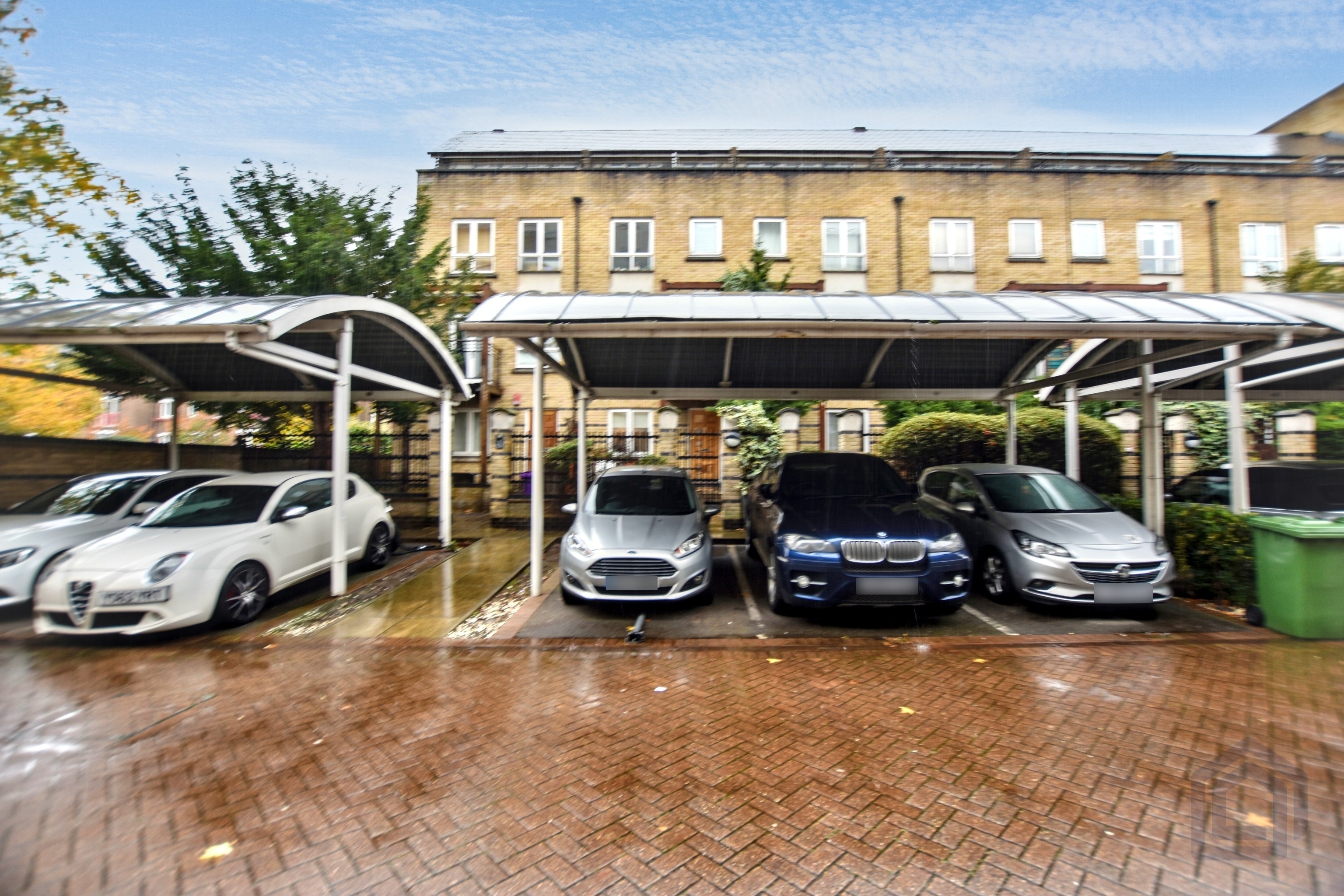 5 Bedroom Terraced House in London