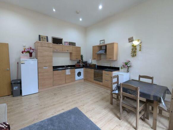 Flat 2
49 Bank Street, Bradford, BD1 1UG