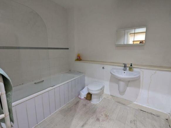 Flat 2
49 Bank Street, Bradford, BD1 1UG