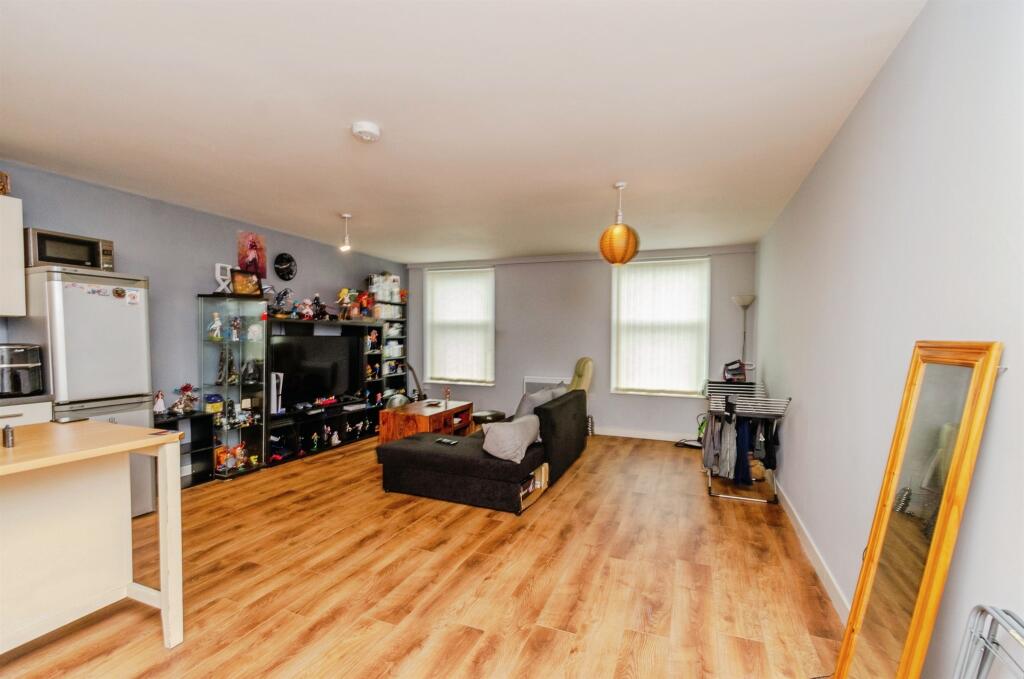 Flat 3 19, Upper High Street, Wednesbury, WS10 7HQ