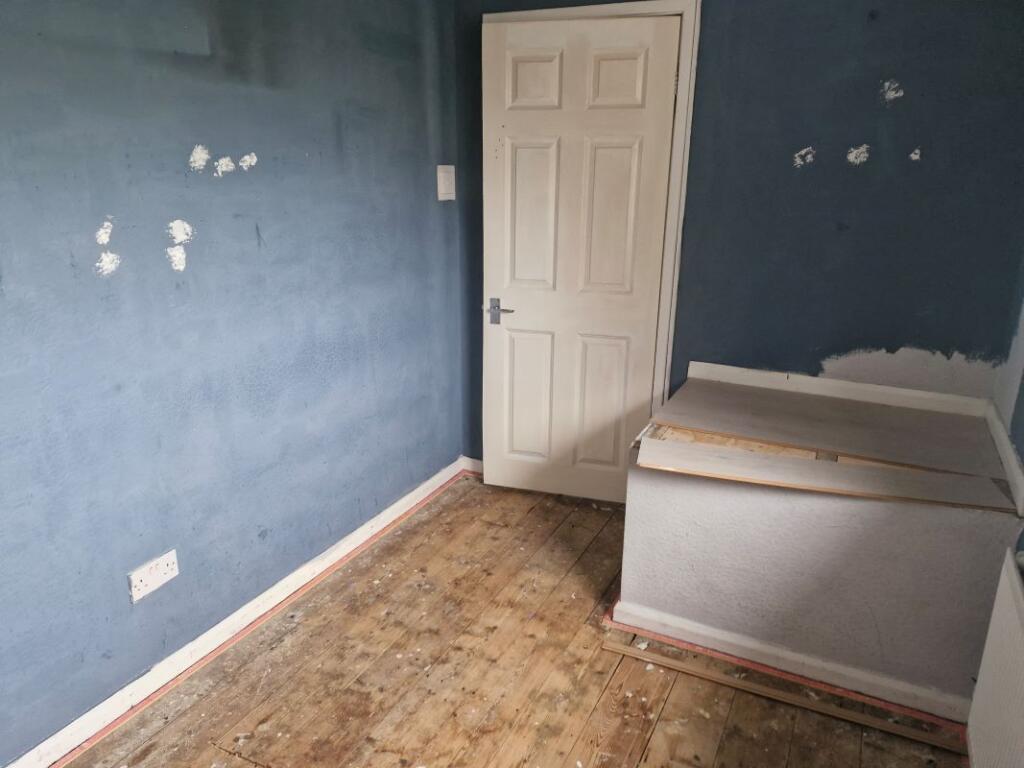 32 Park Road
Featherstone, Wolverhampton, WV10 7HS