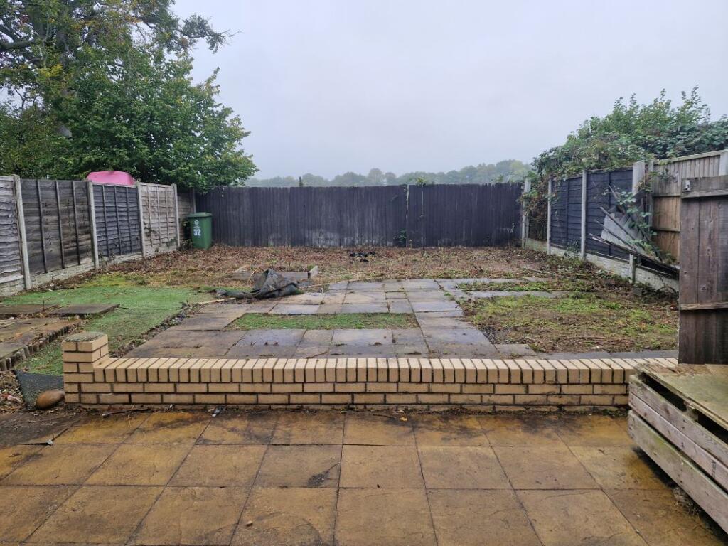 32 Park Road
Featherstone, Wolverhampton, WV10 7HS