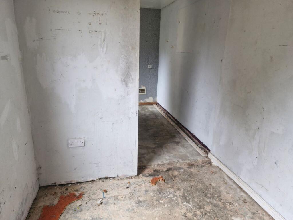 32 Park Road
Featherstone, Wolverhampton, WV10 7HS