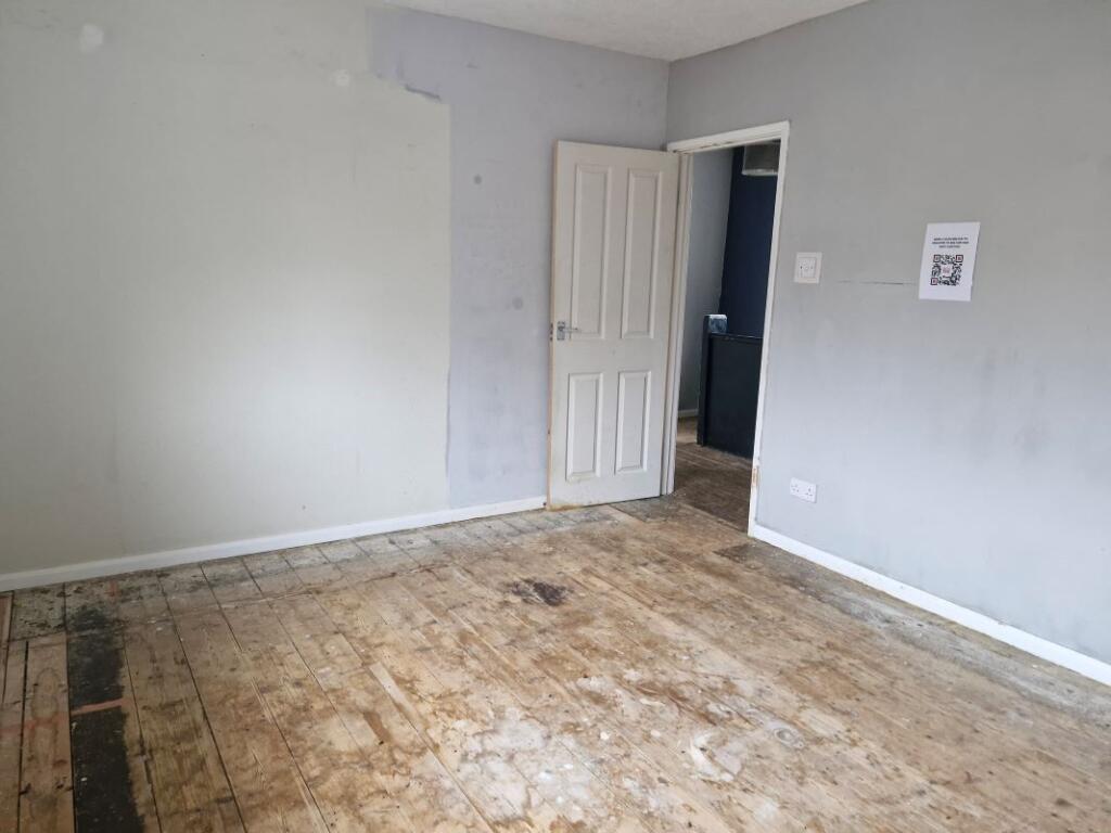 32 Park Road
Featherstone, Wolverhampton, WV10 7HS