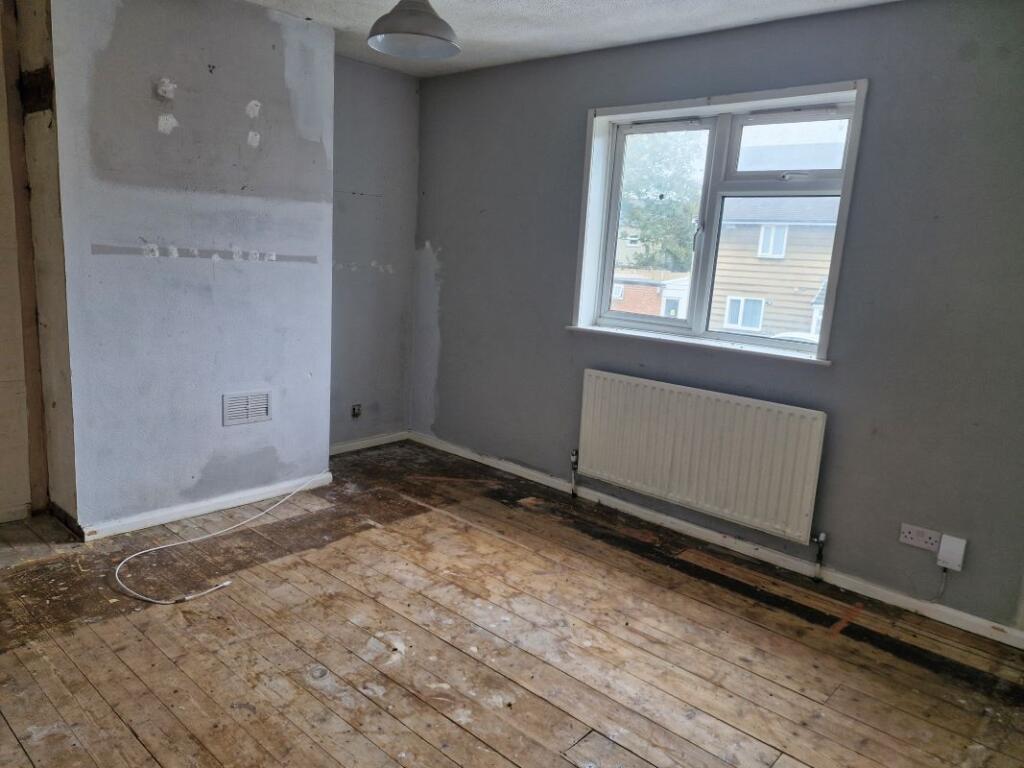 32 Park Road
Featherstone, Wolverhampton, WV10 7HS