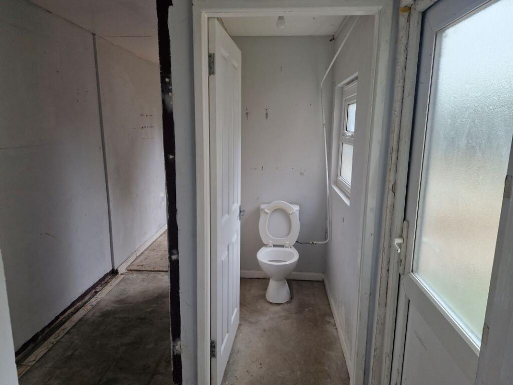 32 Park Road
Featherstone, Wolverhampton, WV10 7HS