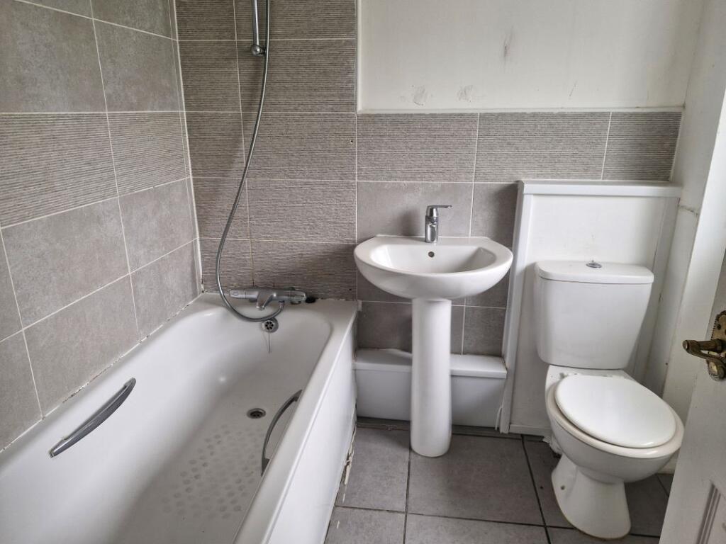 32 Park Road
Featherstone, Wolverhampton, WV10 7HS