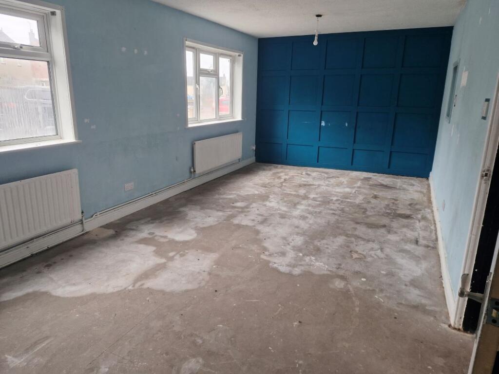 32 Park Road
Featherstone, Wolverhampton, WV10 7HS