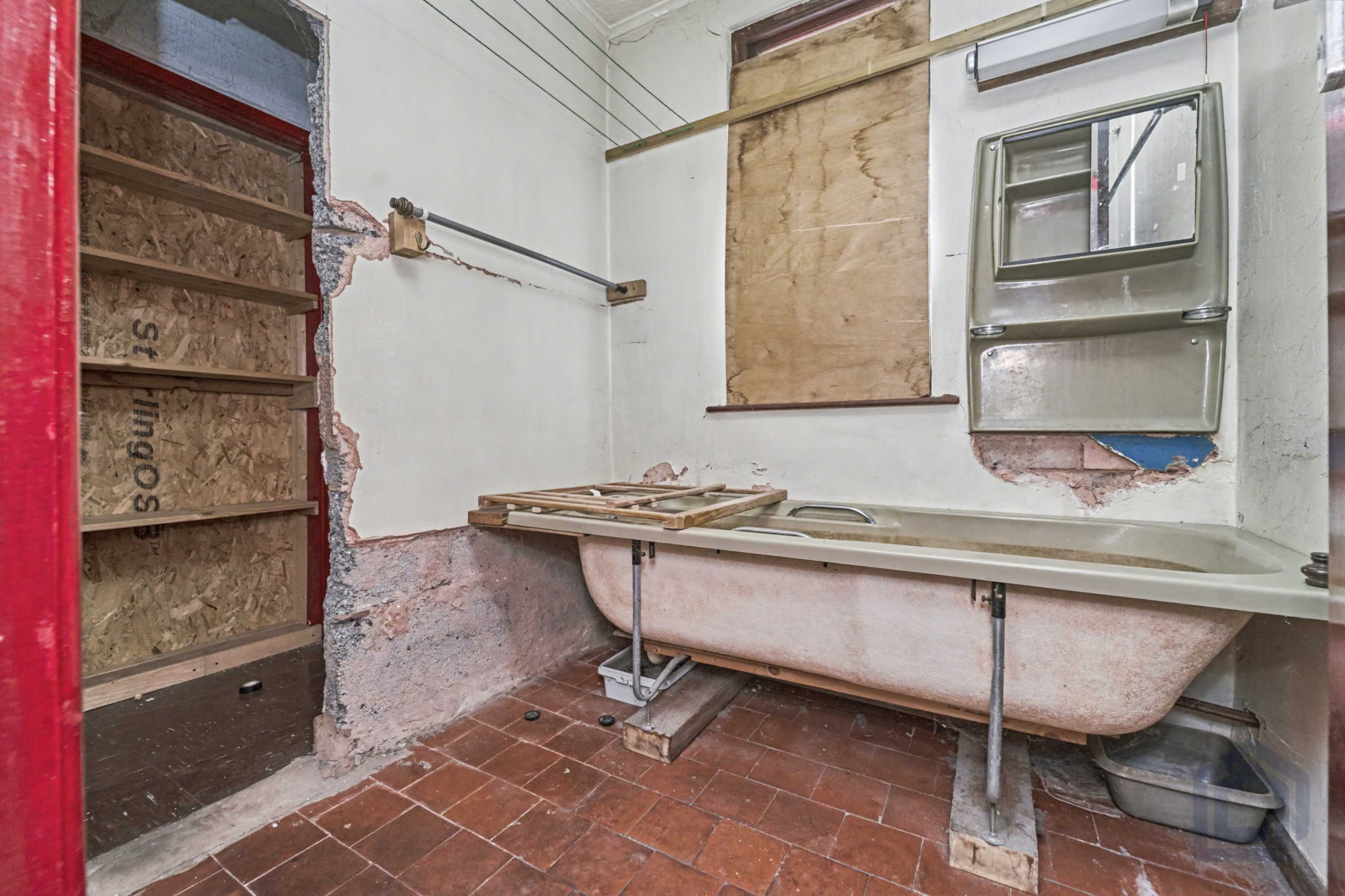 100, Stowheath Lane,, Wolverhampton,, WV1 2TQ