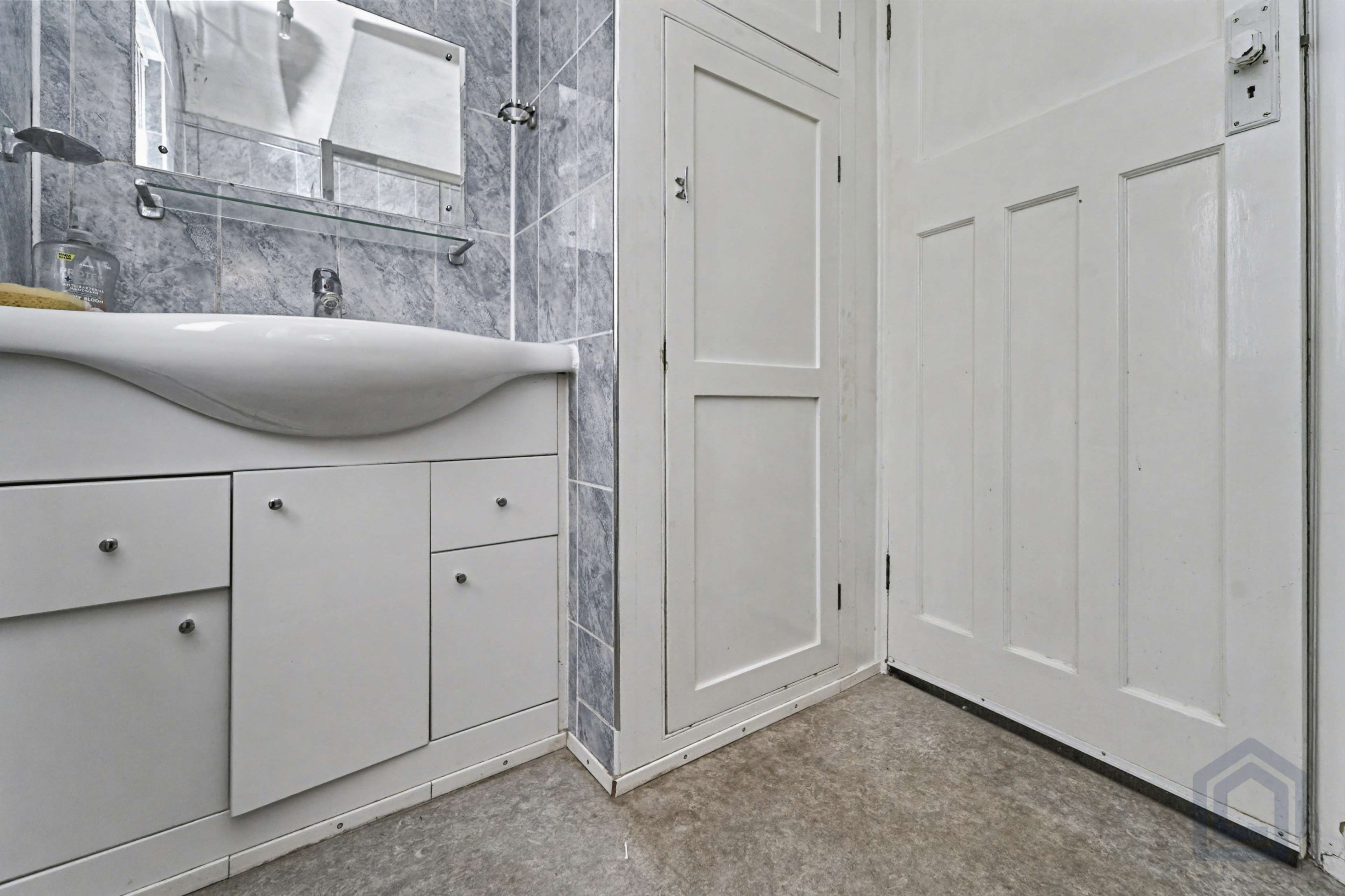 9, Eccleshall Avenue, Oxley,, Wolverhampton,, WV10 6TN