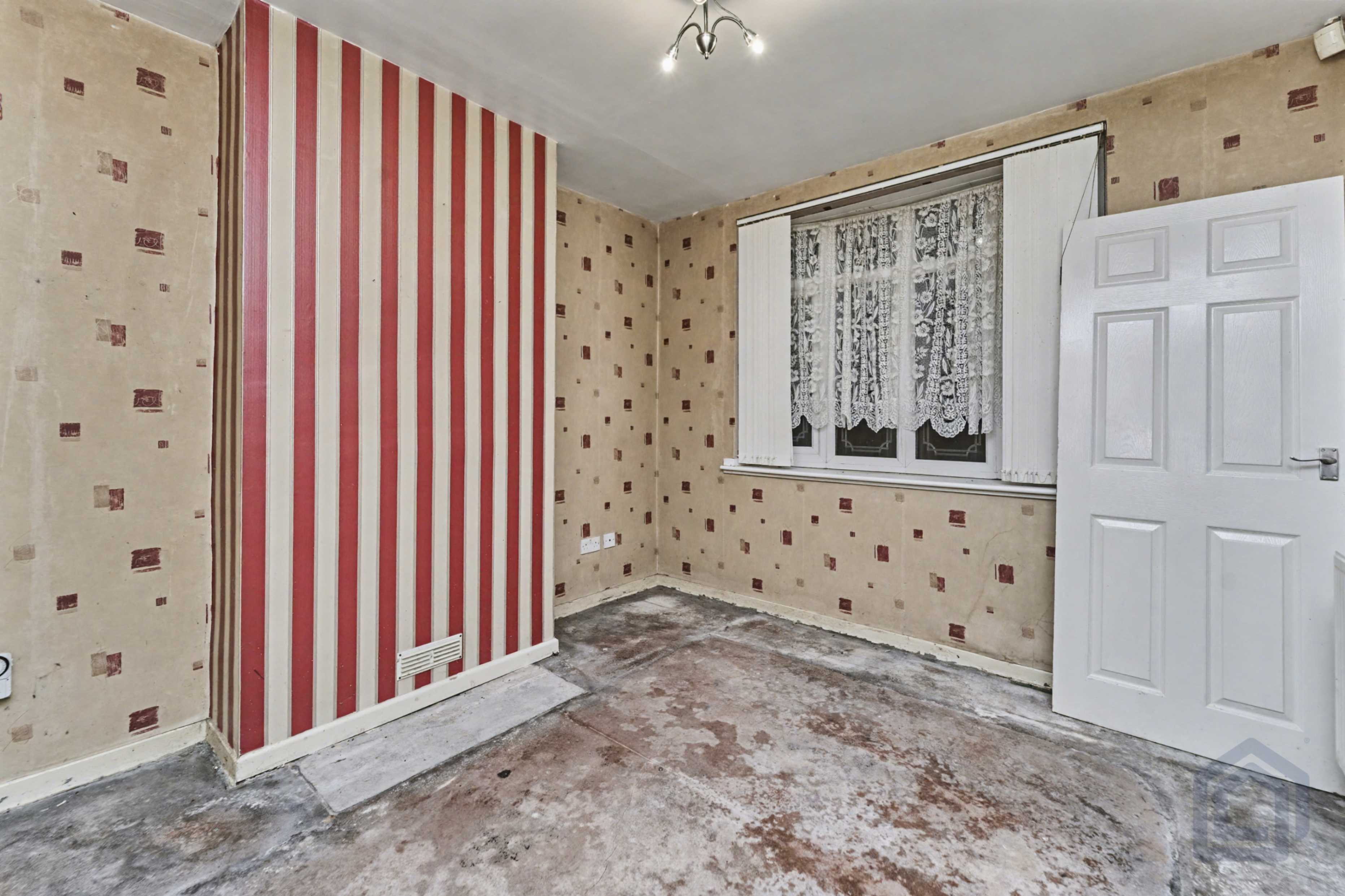 18, Oval Road,, Tipton,, DY4 9RT