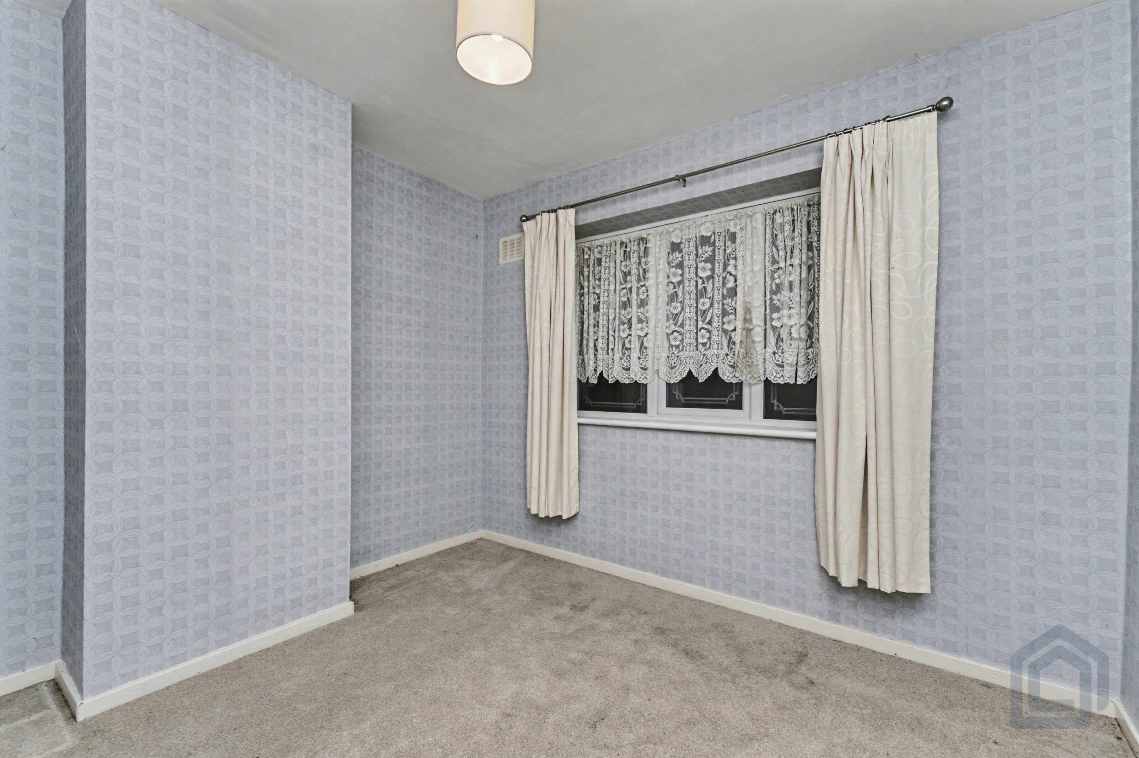 18, Oval Road,, Tipton,, DY4 9RT