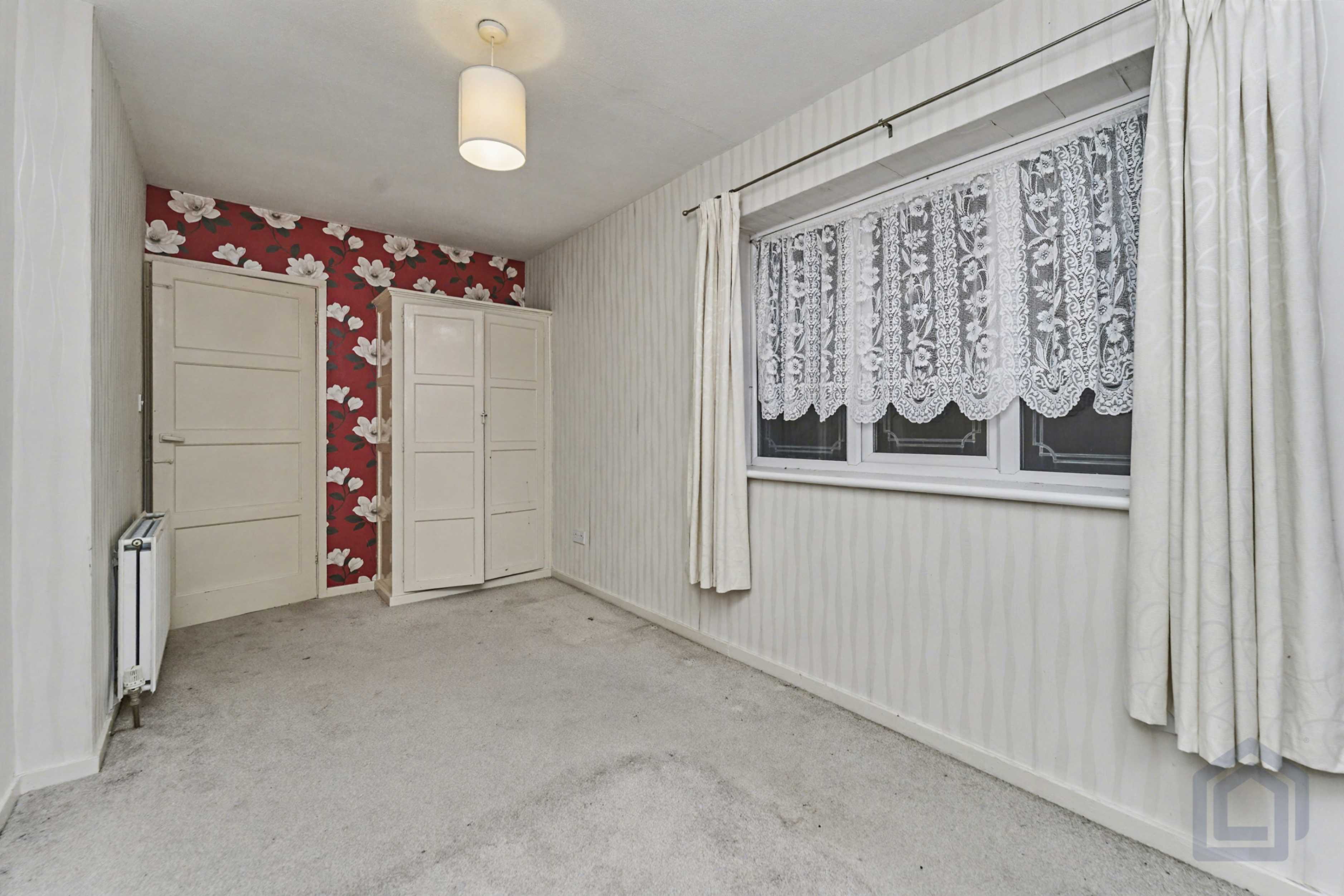 18, Oval Road,, Tipton,, DY4 9RT