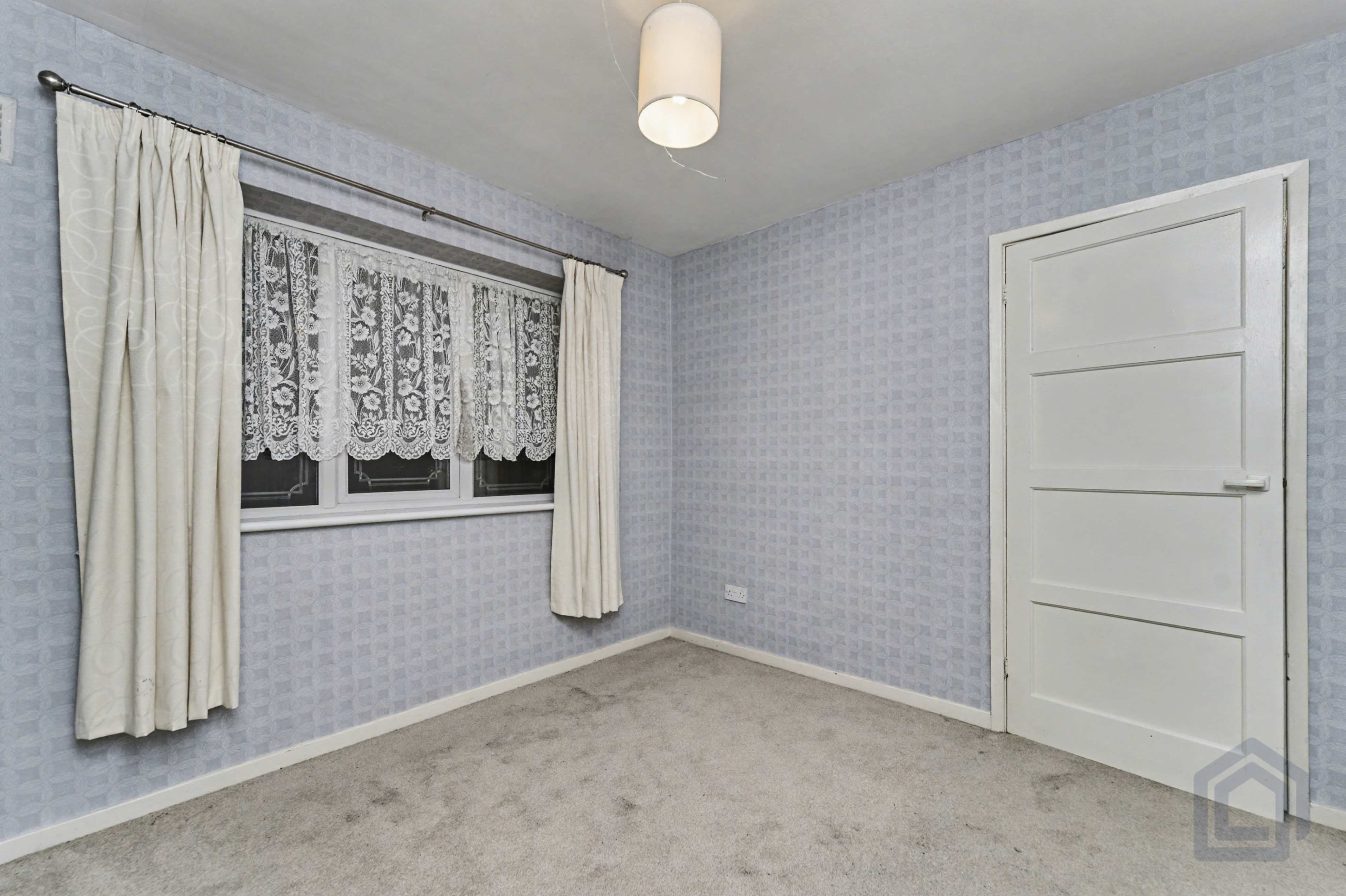 18, Oval Road,, Tipton,, DY4 9RT