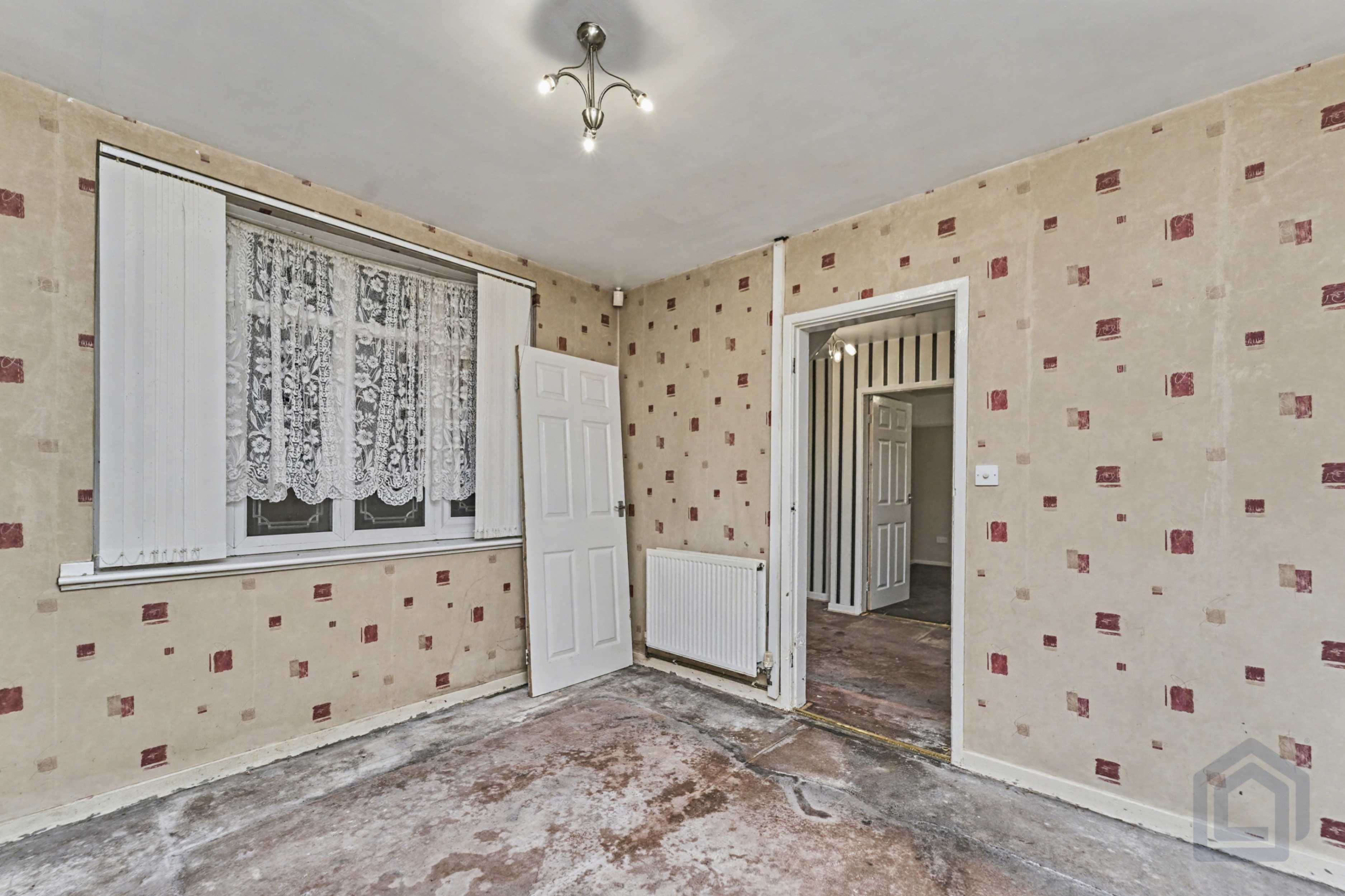 18, Oval Road,, Tipton,, DY4 9RT