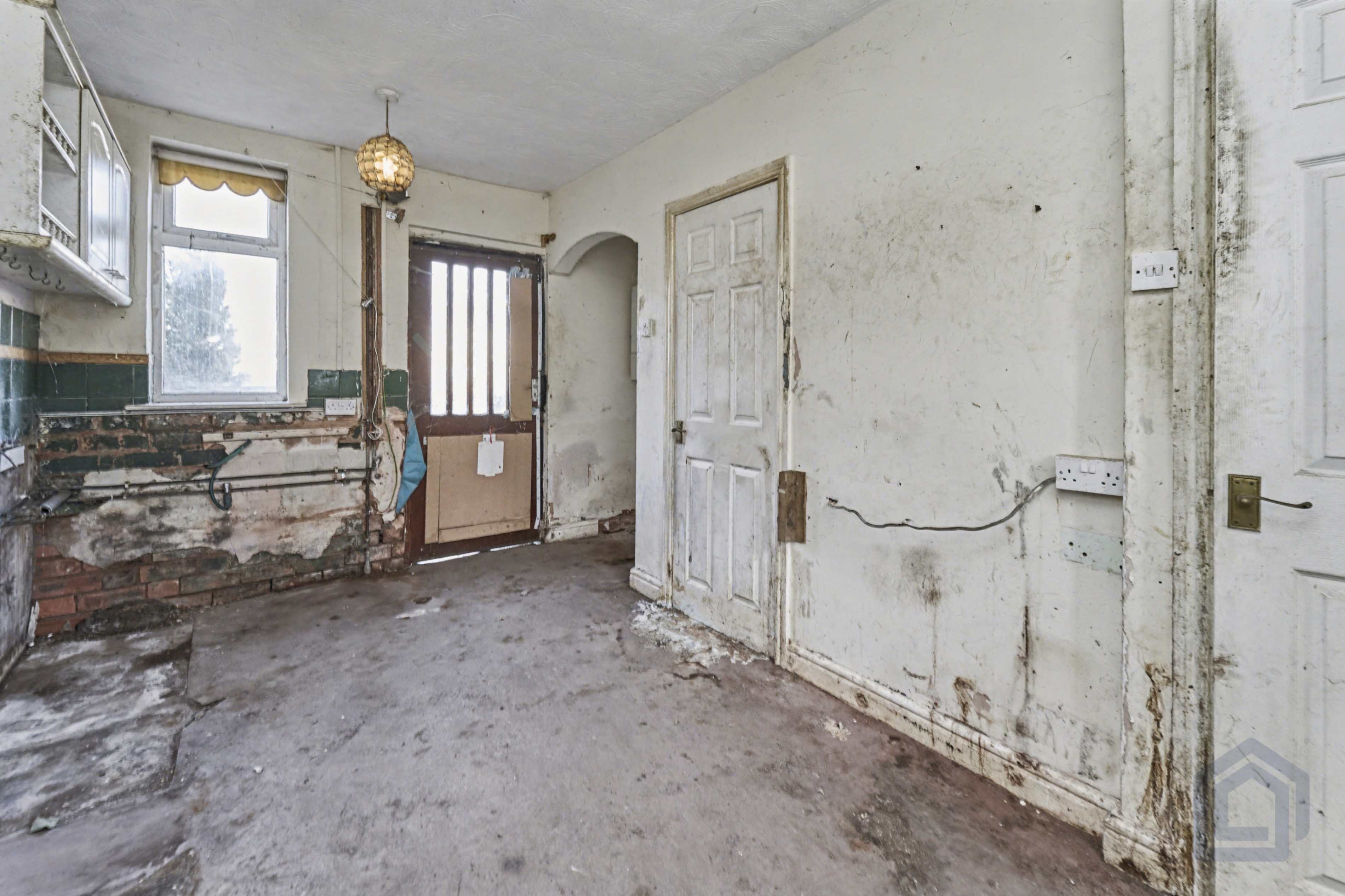 8, Sherwood Avenue,, Tipton,, DY4 8LG