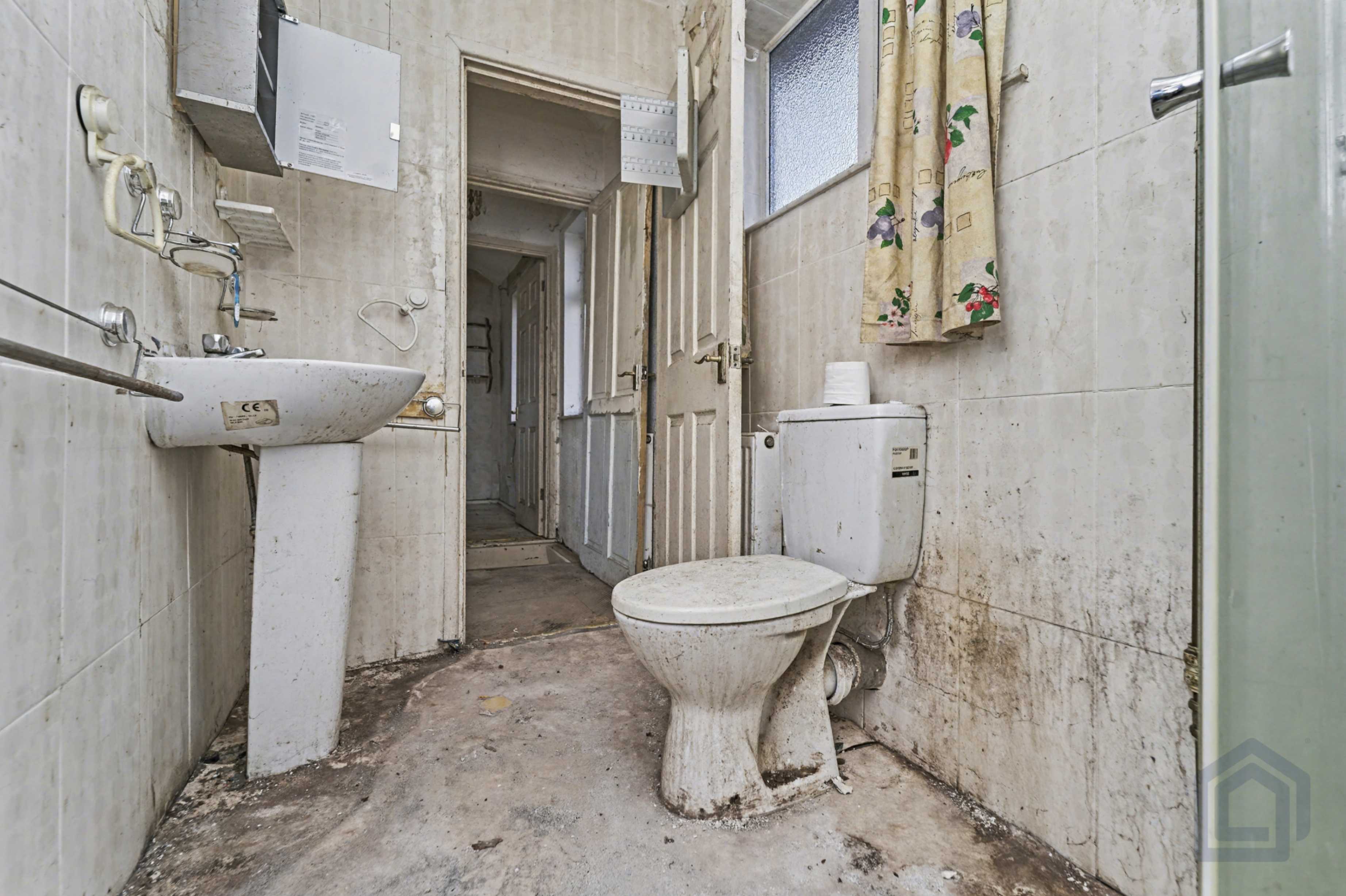 8, Sherwood Avenue,, Tipton,, DY4 8LG