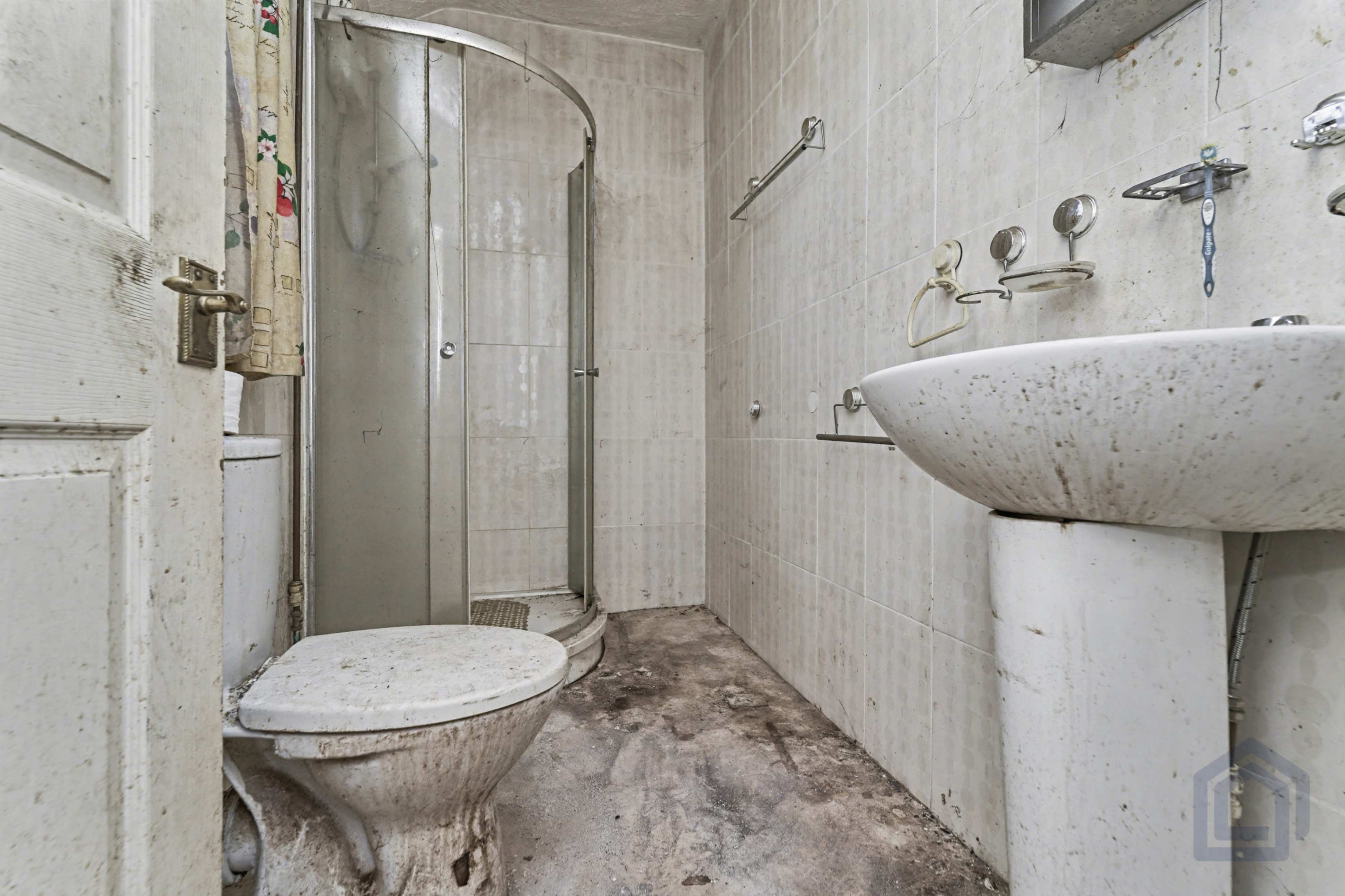 8, Sherwood Avenue,, Tipton,, DY4 8LG