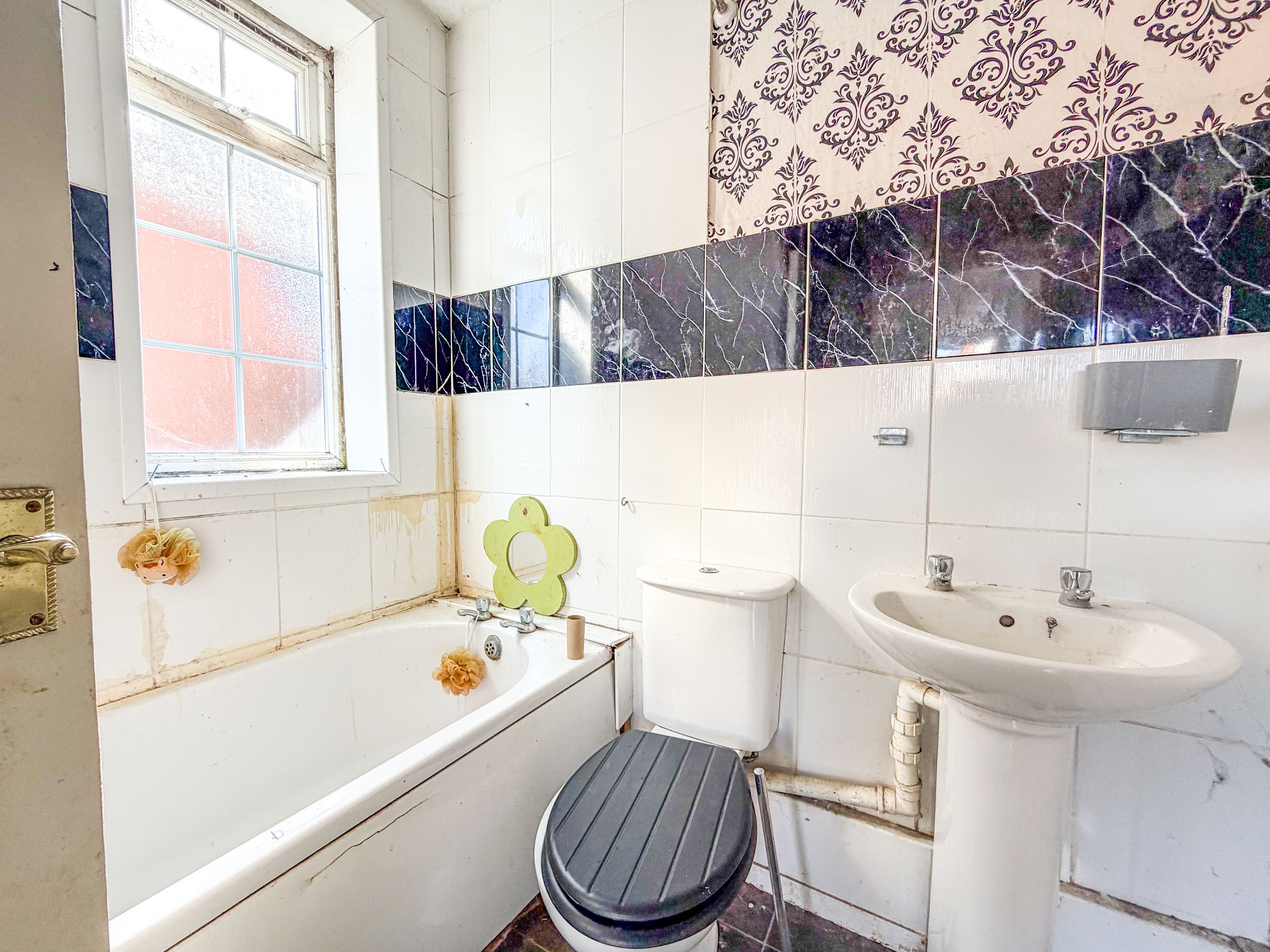 8 Cochrane Road, Dudley, DY2 0SF