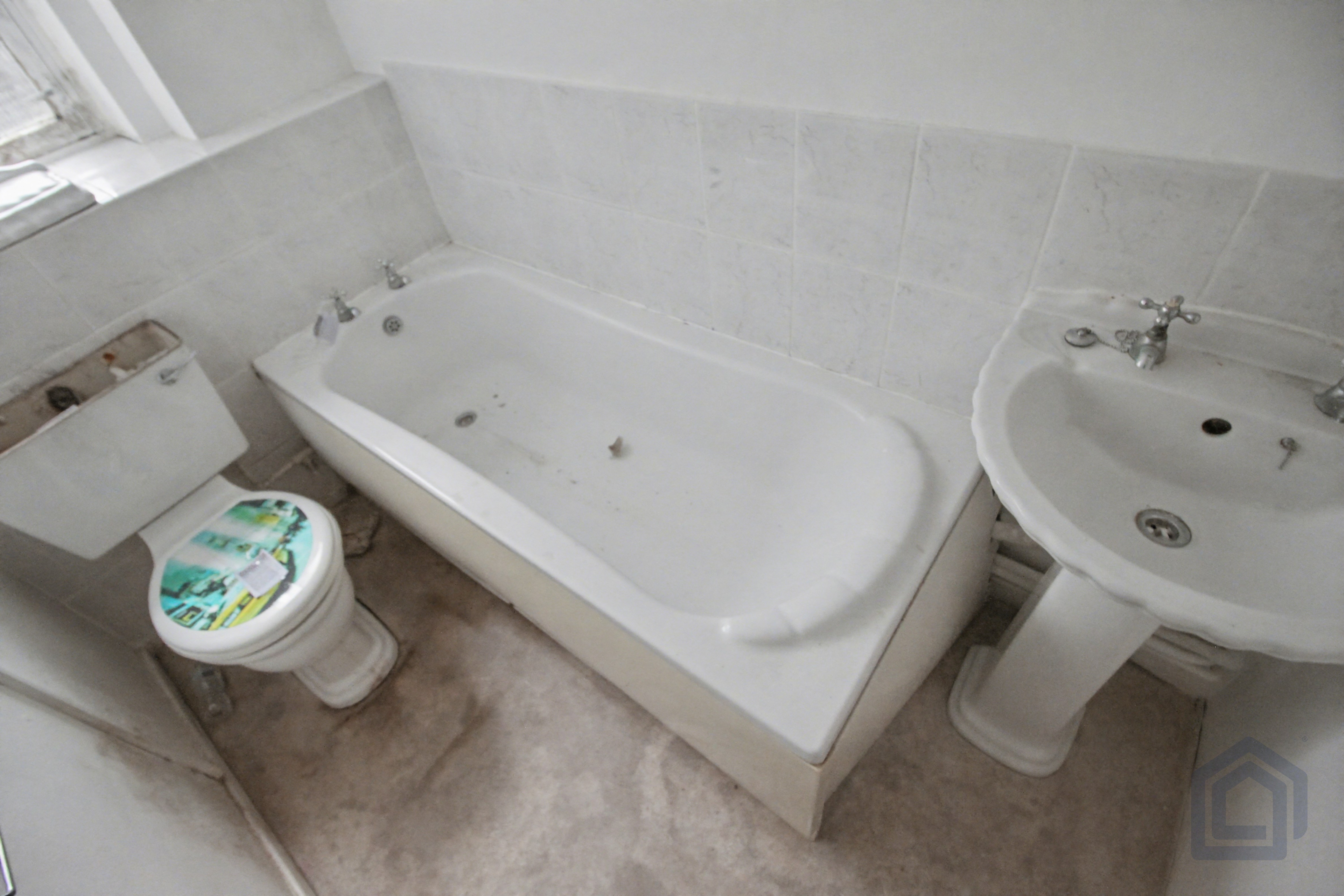 Flat 4, Hughenden Court, Mount Pleasant Road,, Hastings, East Sussex,, TN34 3ST