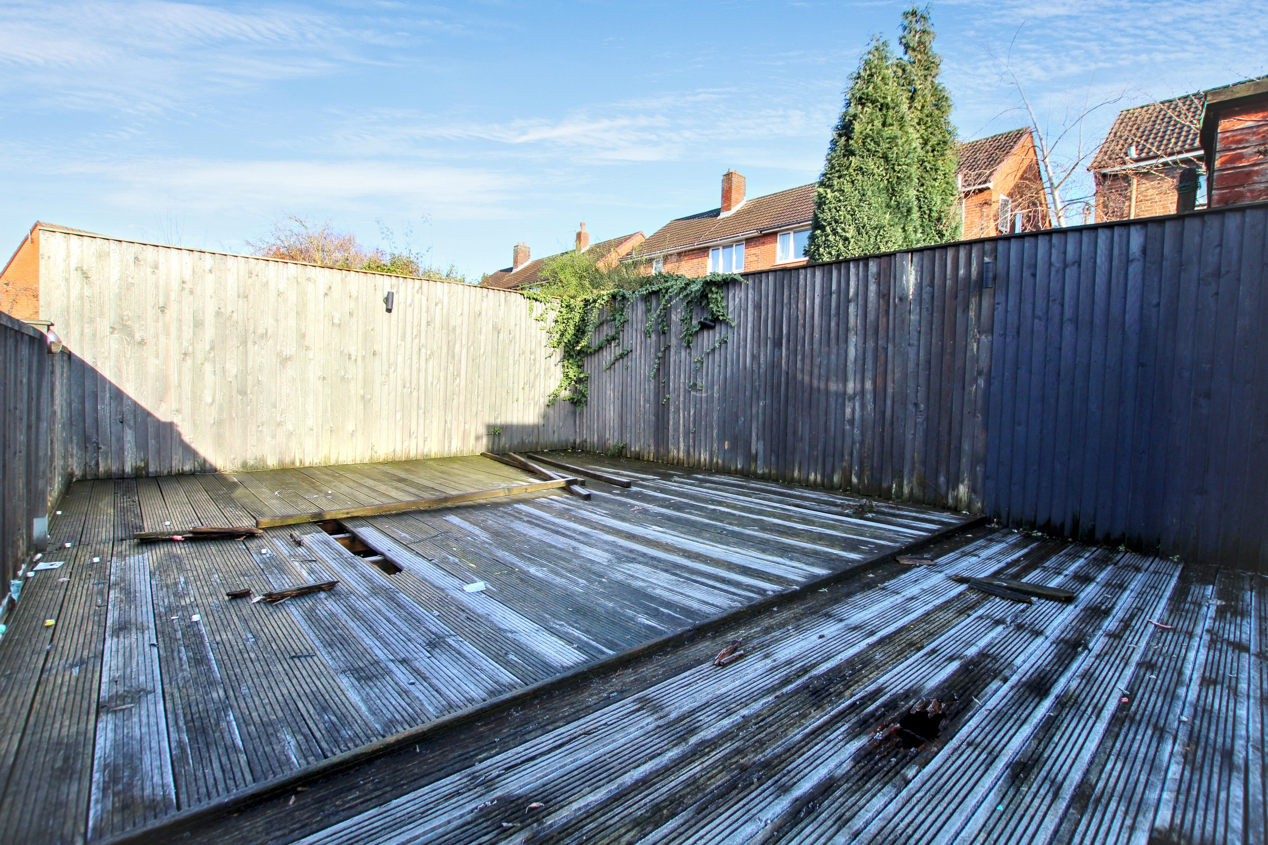 8 Essex Drive
Kidsgrove, Stoke-on-Trent, ST7 1HE