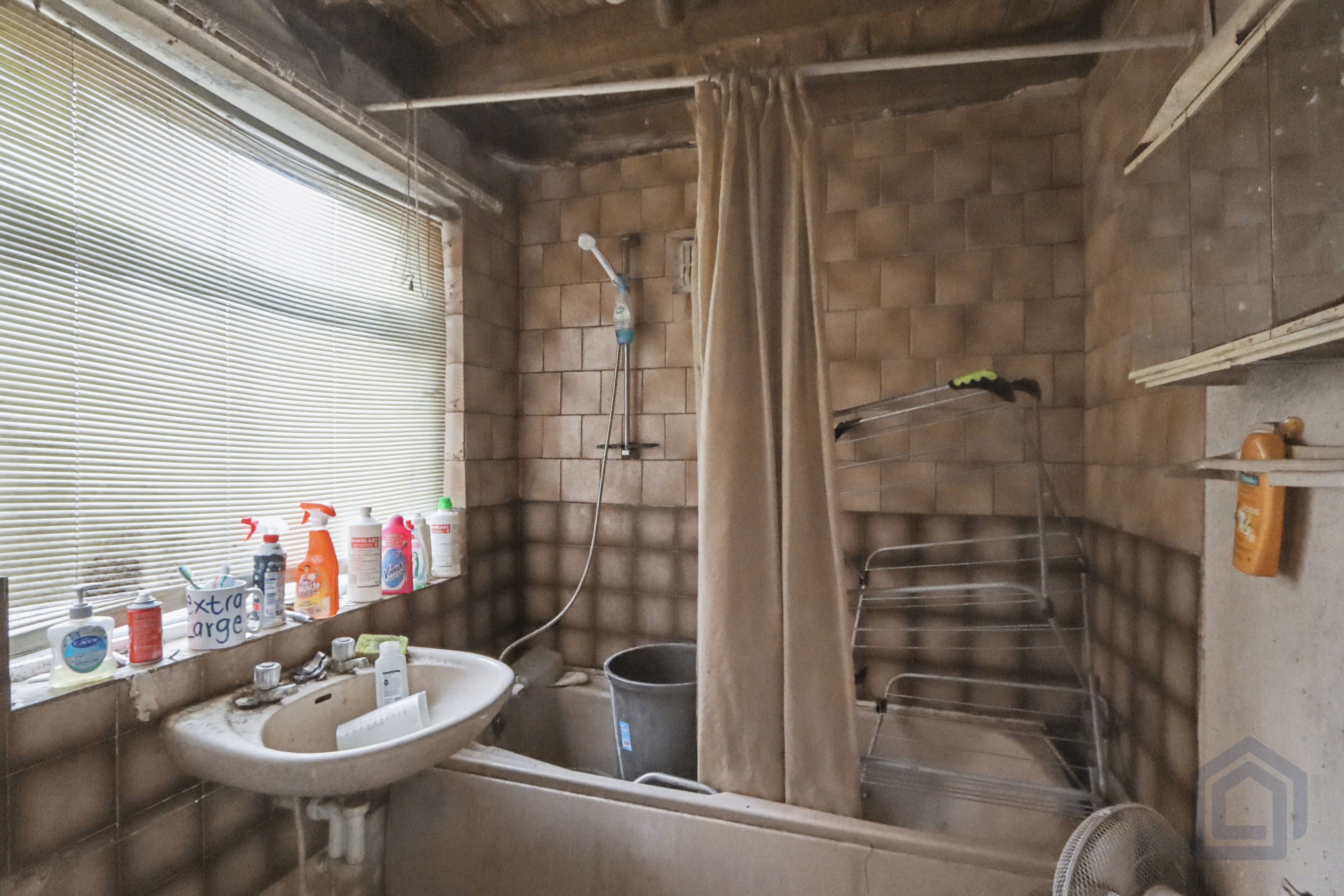 99 Netherfield Lane
Parkgate, Rotherham, S62 6AX