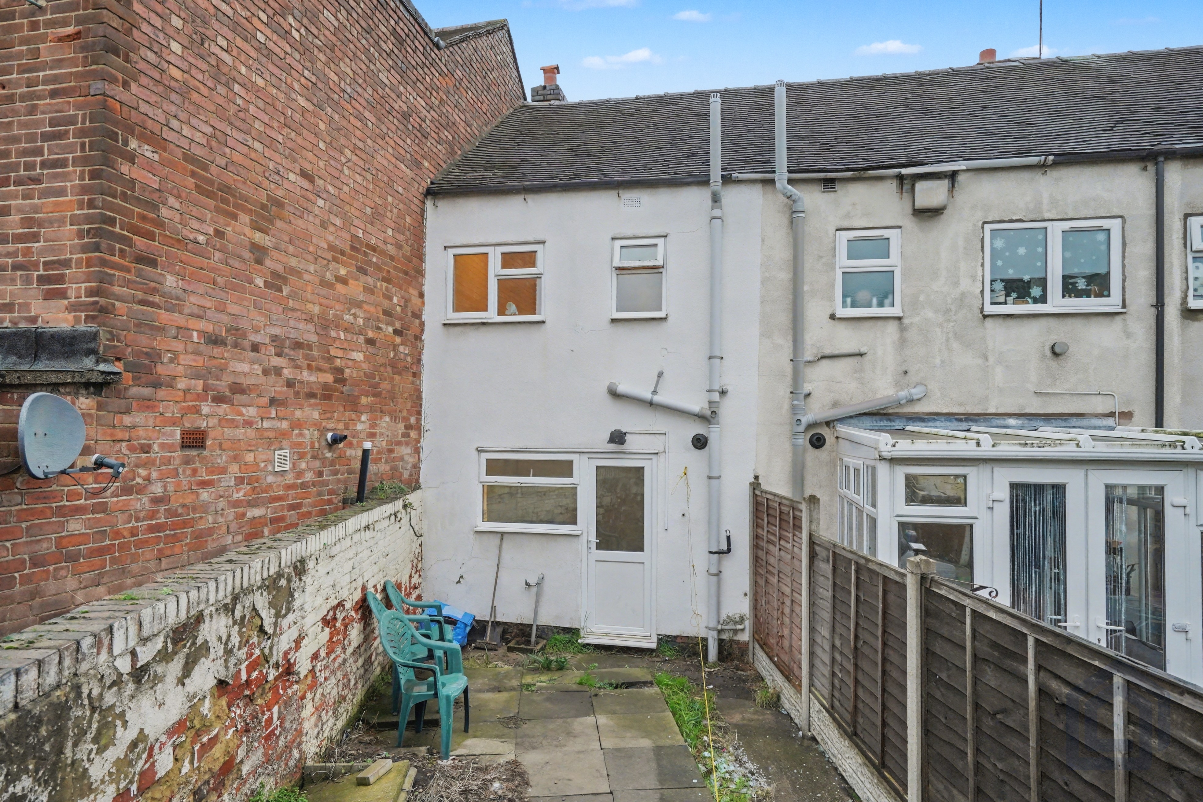 97 Horninglow Road
Burton upon Trent, Burton-on-Trent, DE14 2PT