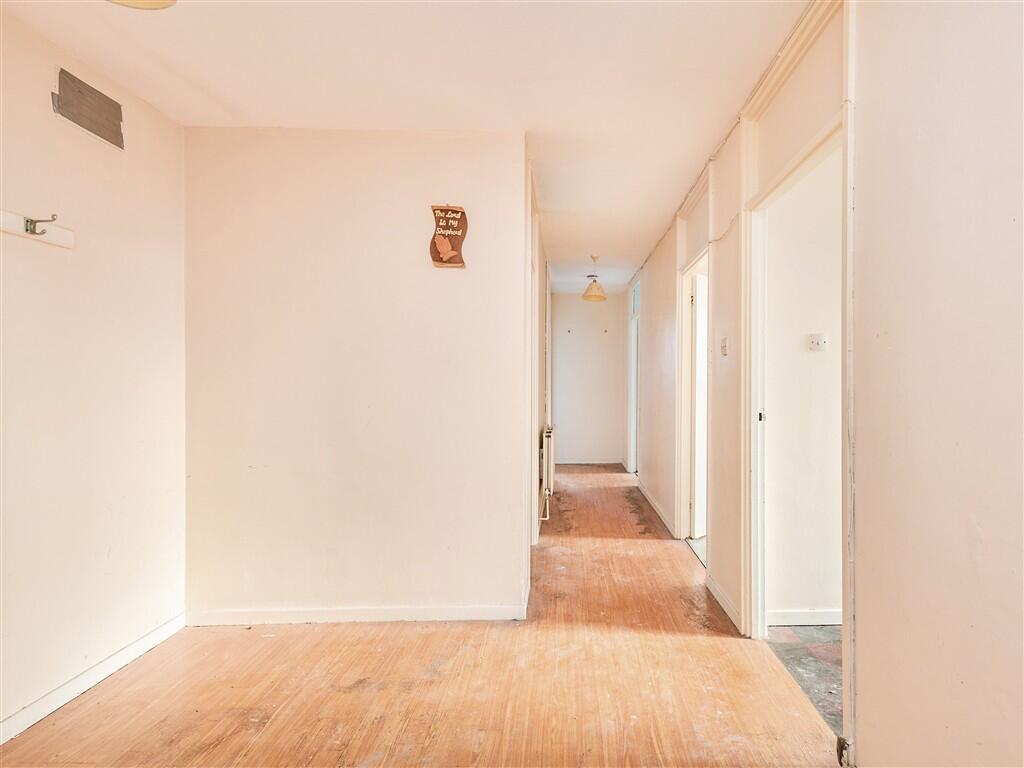 5 The Oaks, London, SE18 7JR