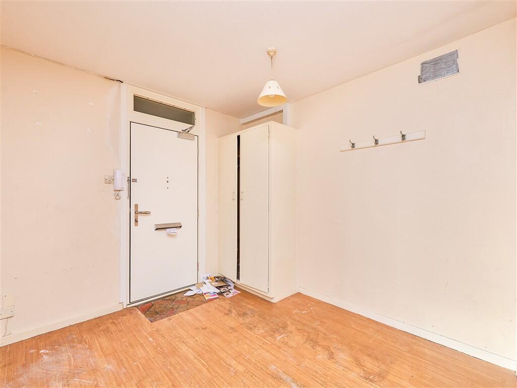 5 The Oaks, London, SE18 7JR