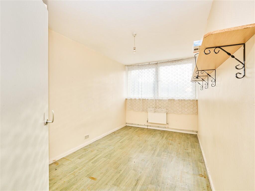 5 The Oaks, London, SE18 7JR