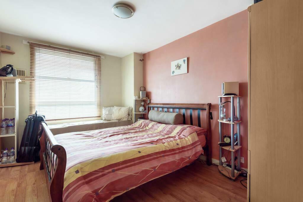 Flat 46 Isobel House,
Staines Road West, Sunbury-on-Thames, TW16 7BD