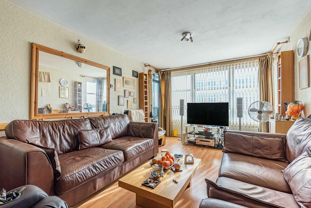 Flat 46 Isobel House,
Staines Road West, Sunbury-on-Thames, TW16 7BD