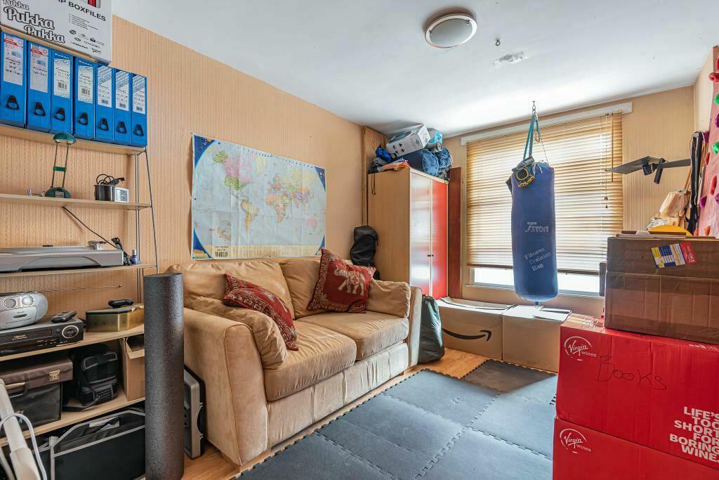 Flat 46 Isobel House,
Staines Road West, Sunbury-on-Thames, TW16 7BD