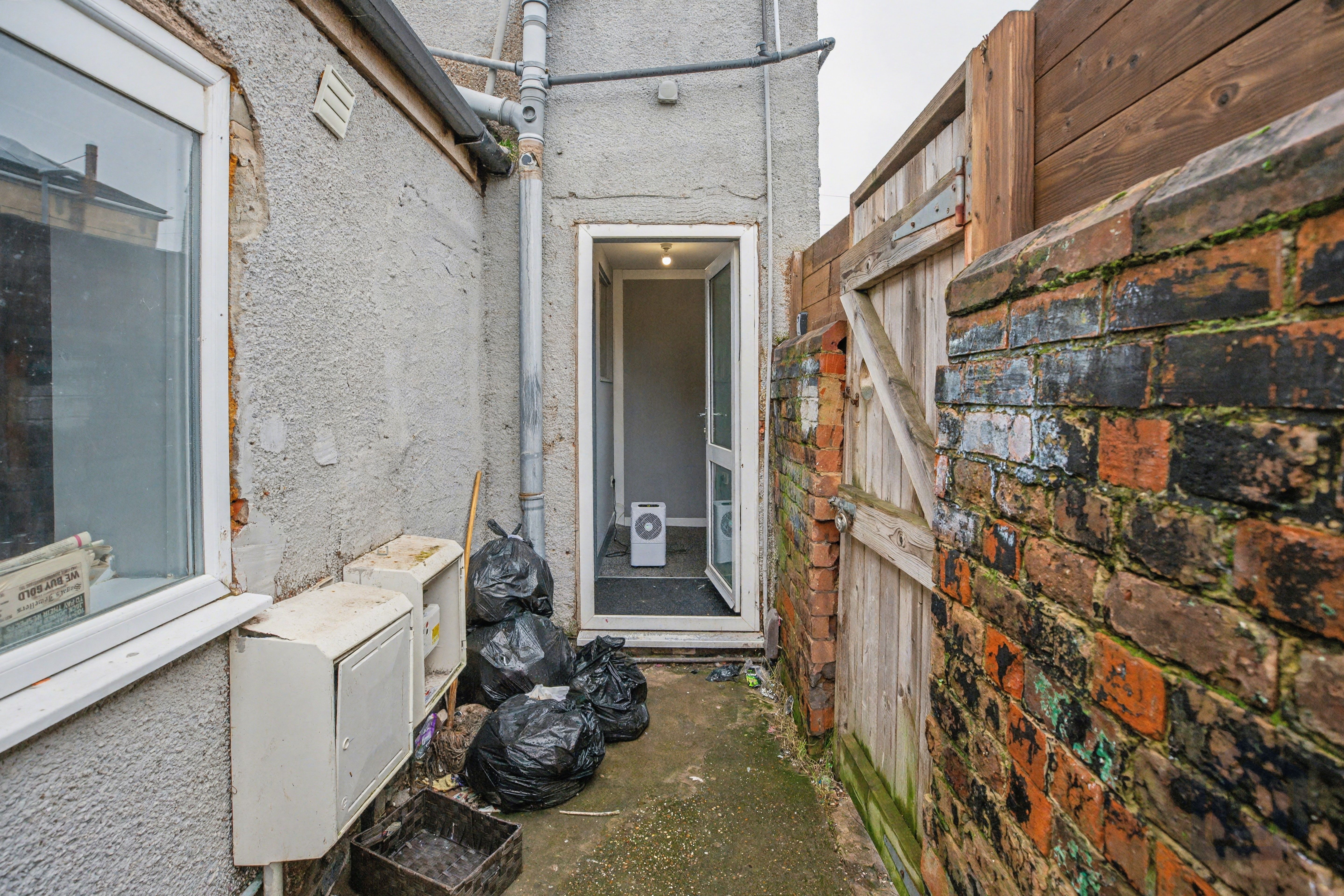 203 Weelsby Street, Grimsby, DN32 7PF