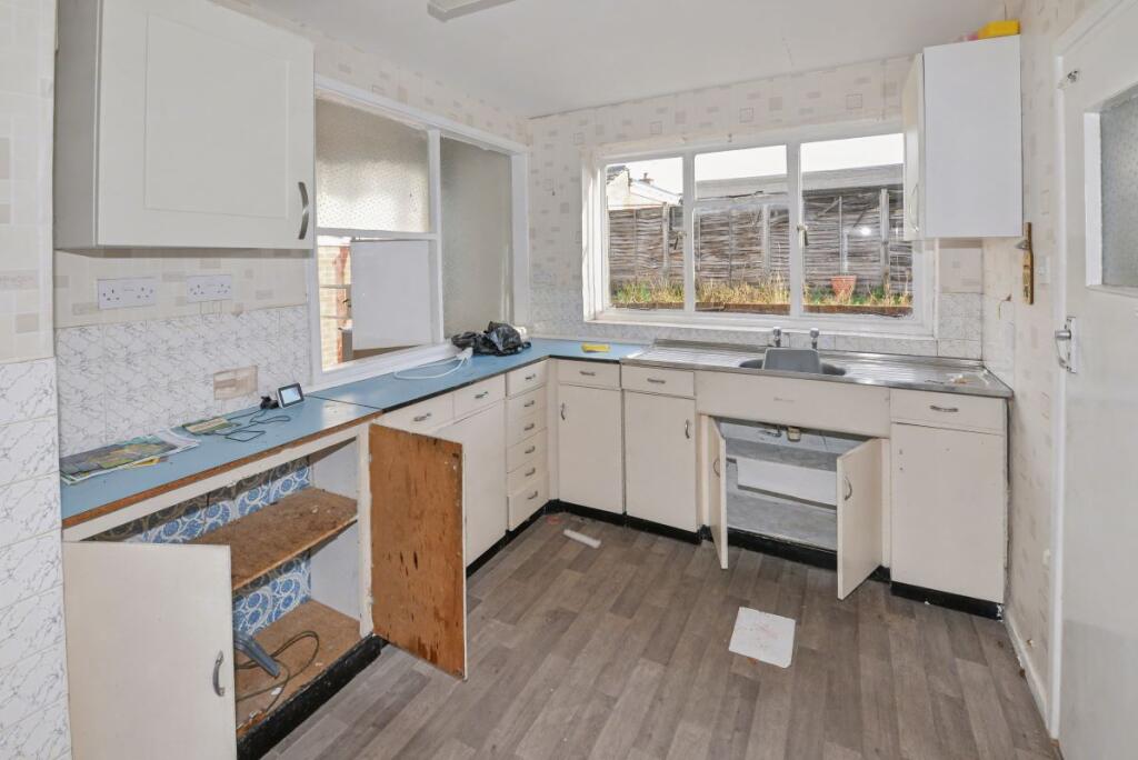 27 Cherry Orchard, Stratford-upon-Avon, CV37 9AP