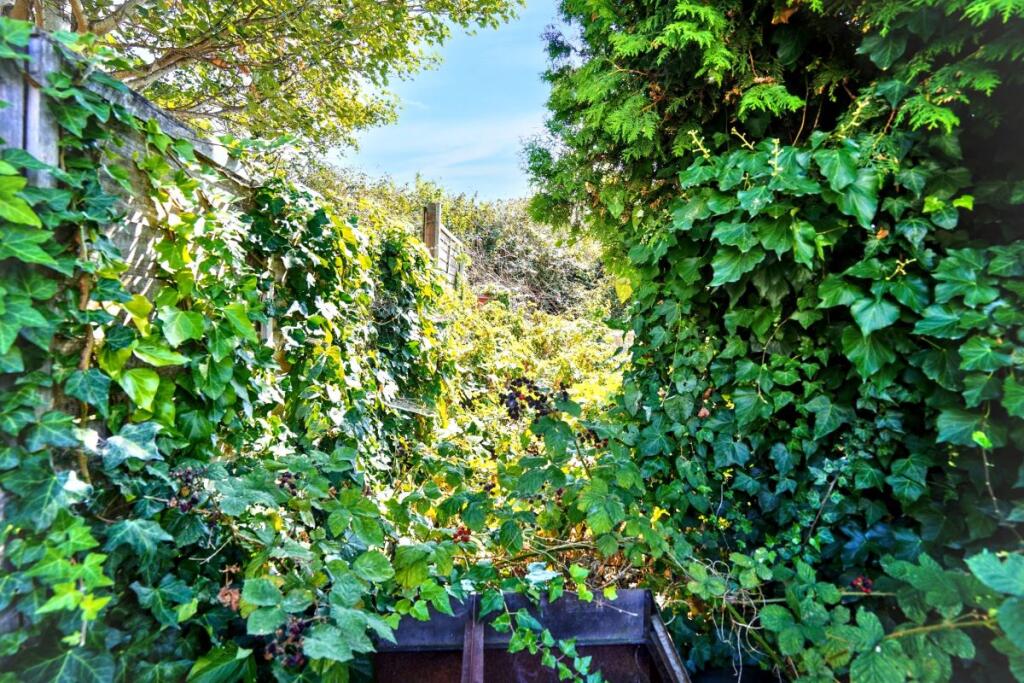 24 Grange Hill, Chatham