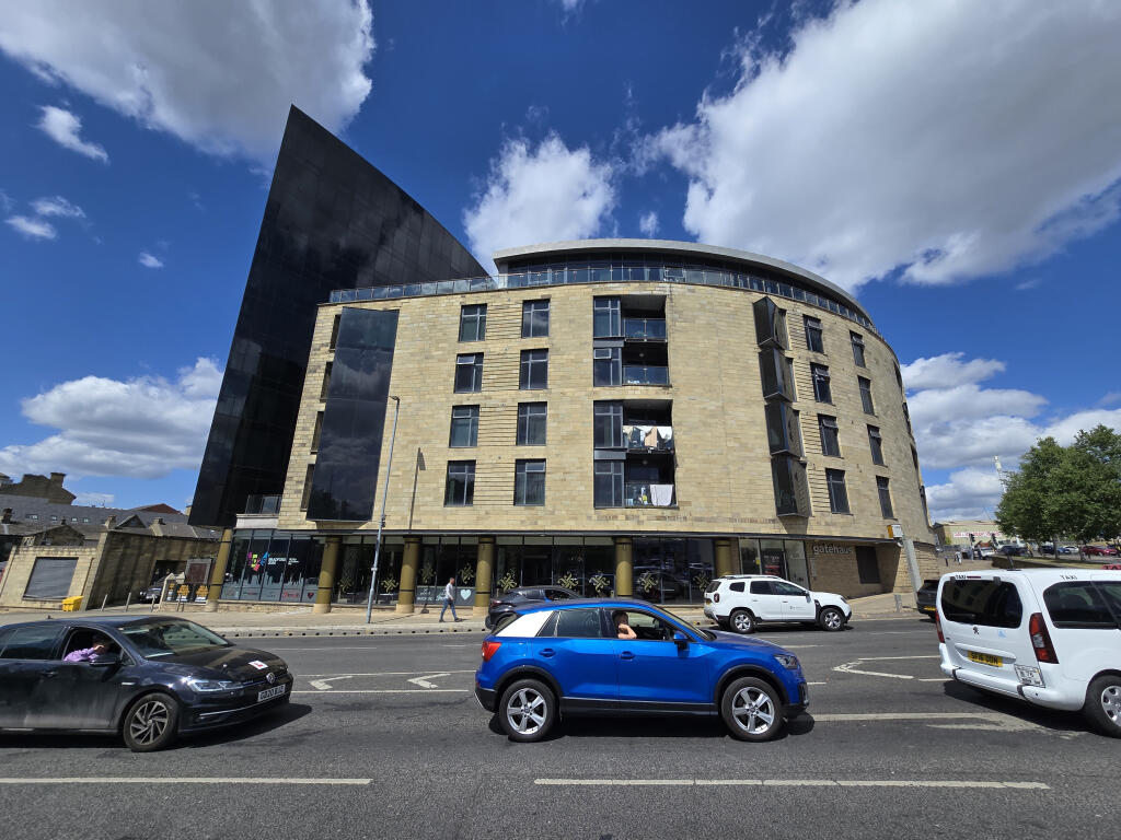 101 The Gatehaus
Leeds Road, Bradford, BD1 5BQ