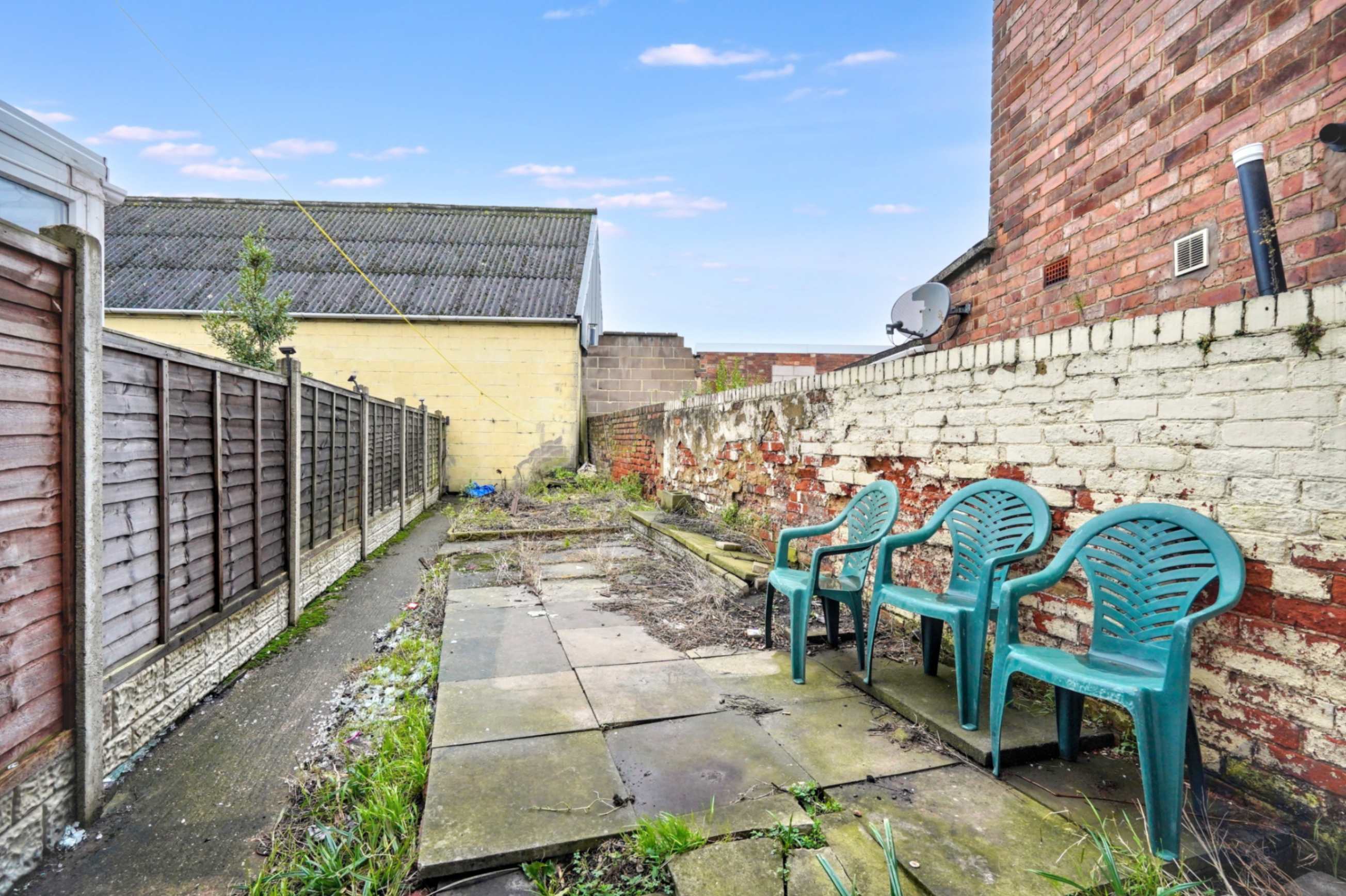 97 Horninglow Road
Burton upon Trent, Burton-on-Trent, DE14 2PT