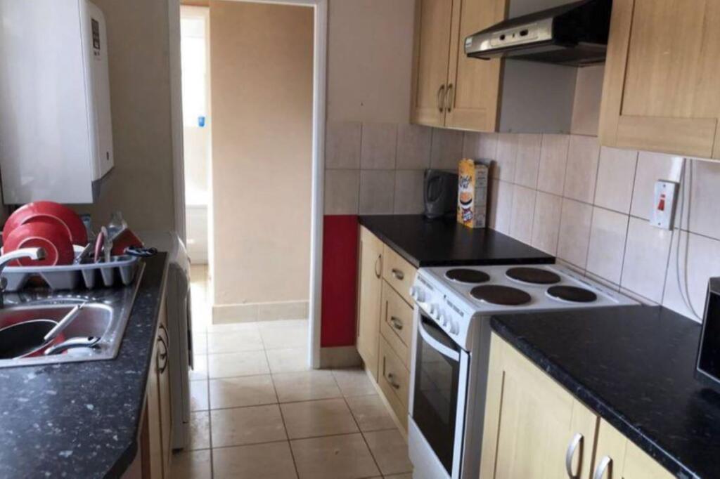 276 Highbridge Road
Birmingham, Sutton Coldfield, B73 5RB