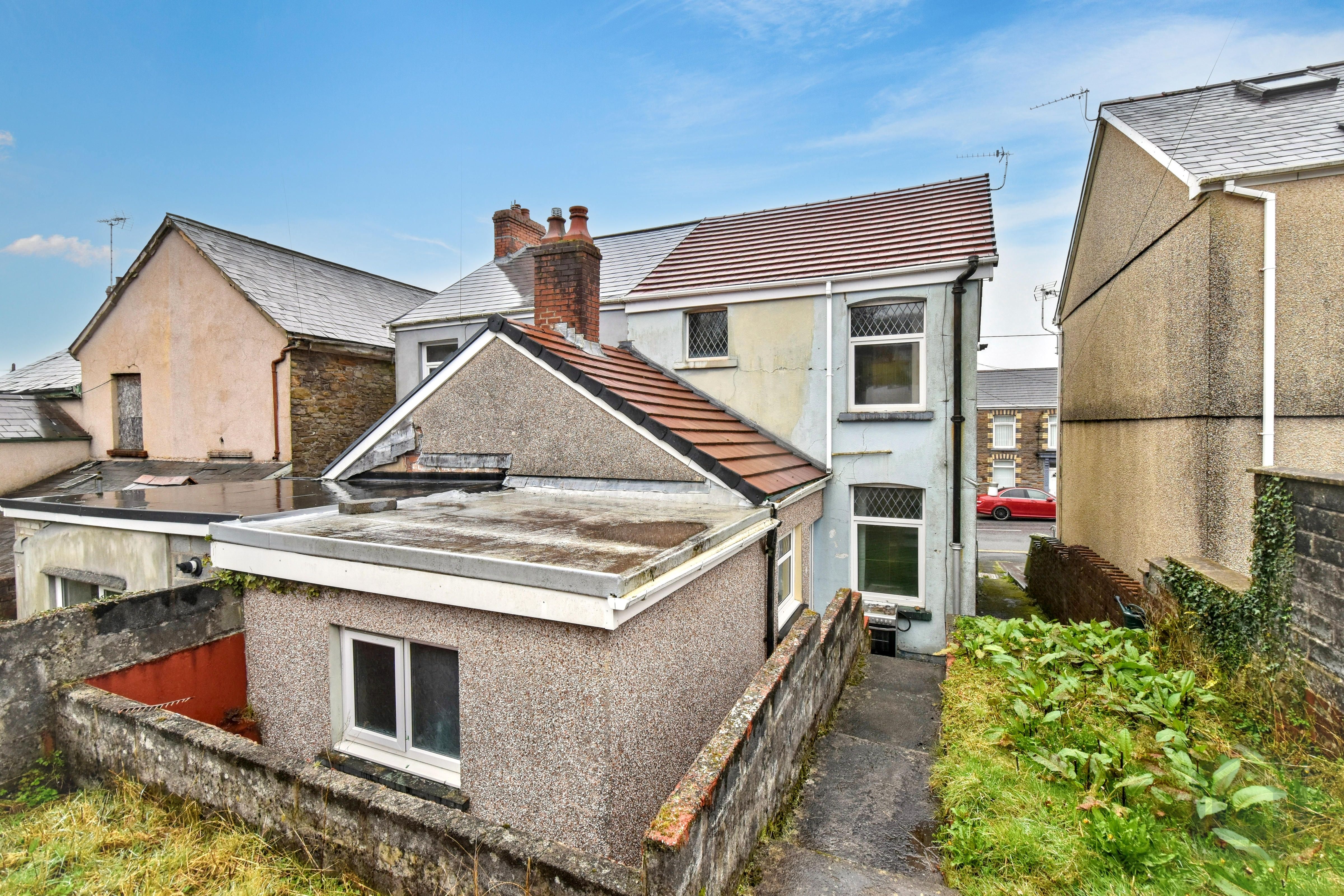201 Cwmamman Road
Garnant, Ammanford, SA18 1LS