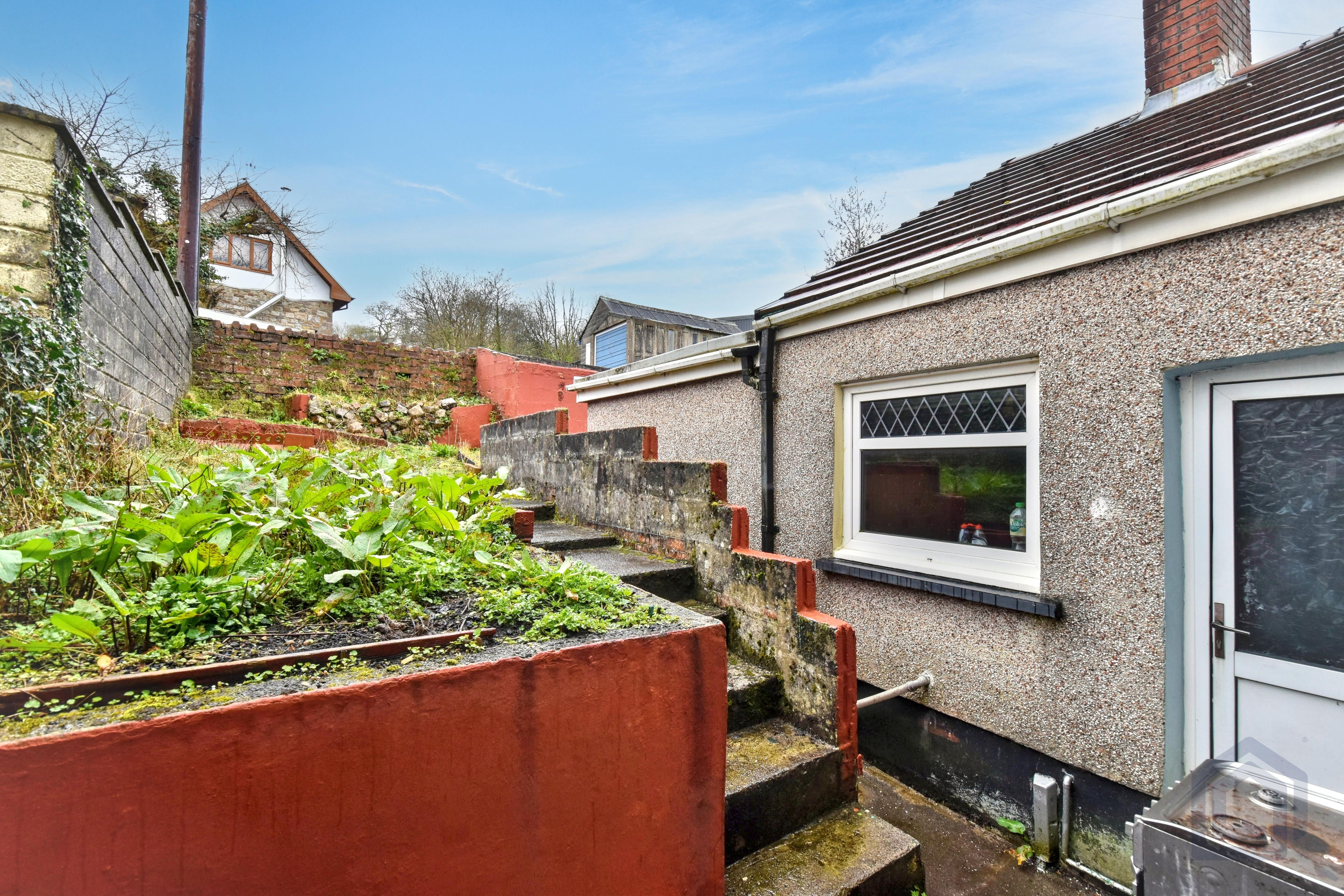 201 Cwmamman Road
Garnant, Ammanford, SA18 1LS